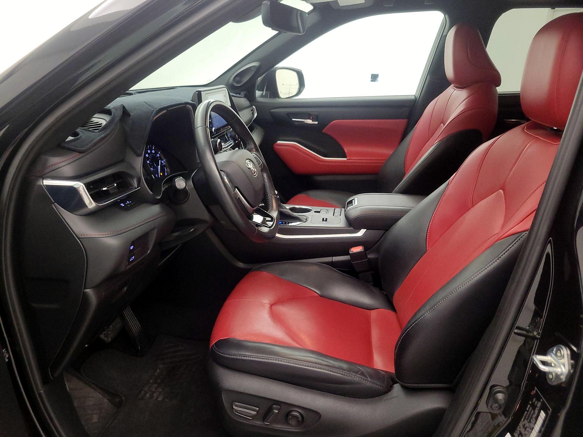 Thumbnail: 2021 Toyota Highlander - 11