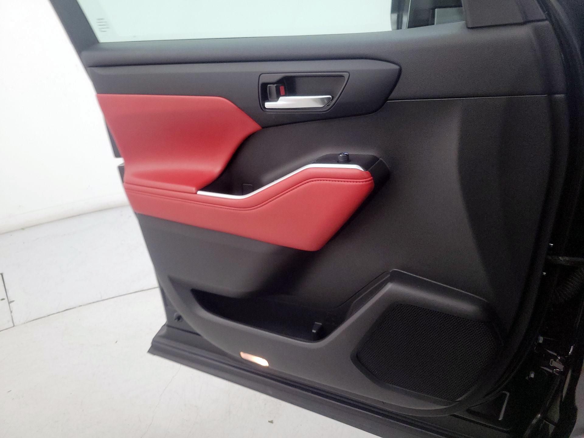 Thumbnail: 2021 Toyota Highlander - 12