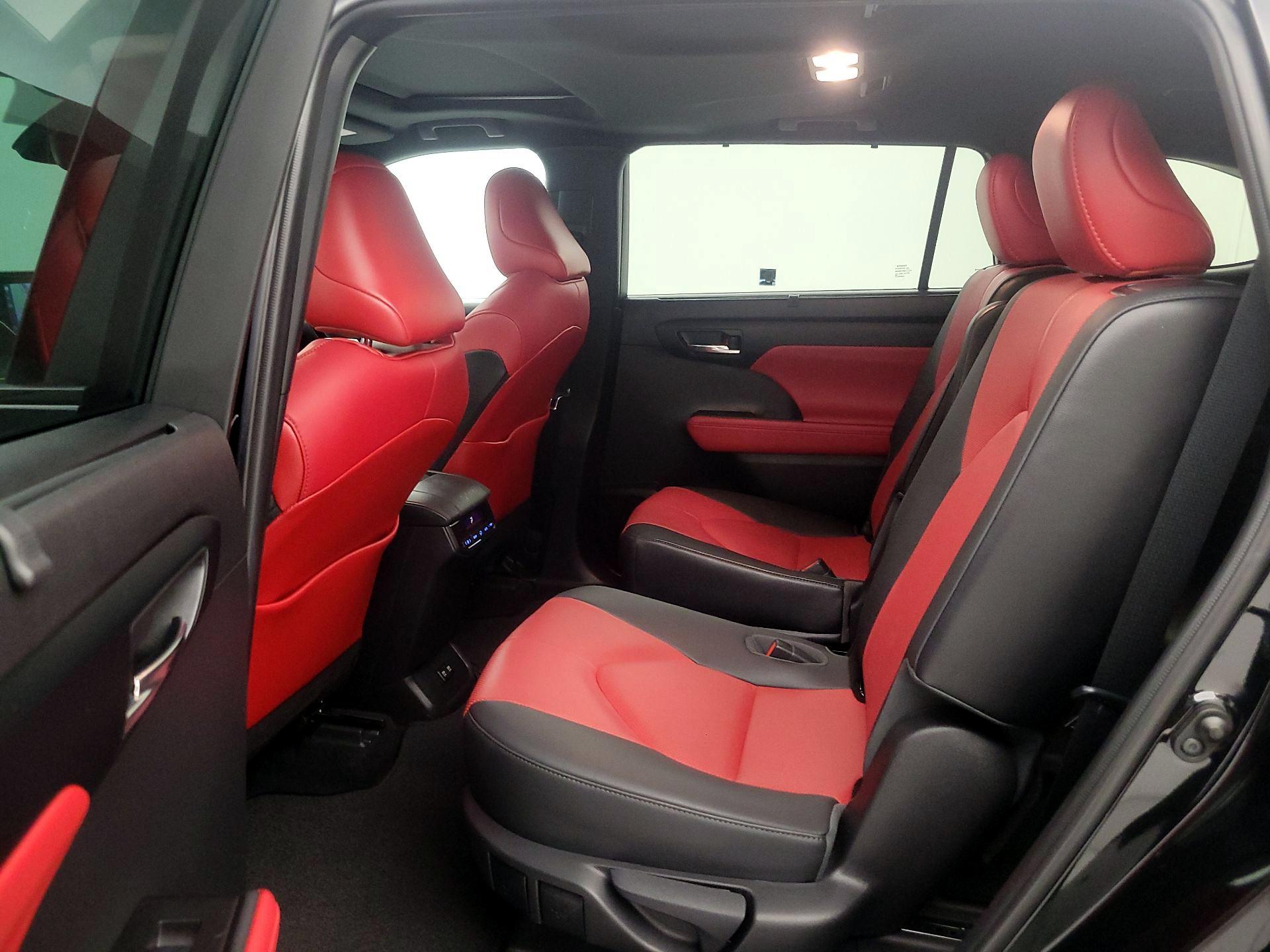 Thumbnail: 2021 Toyota Highlander - 20