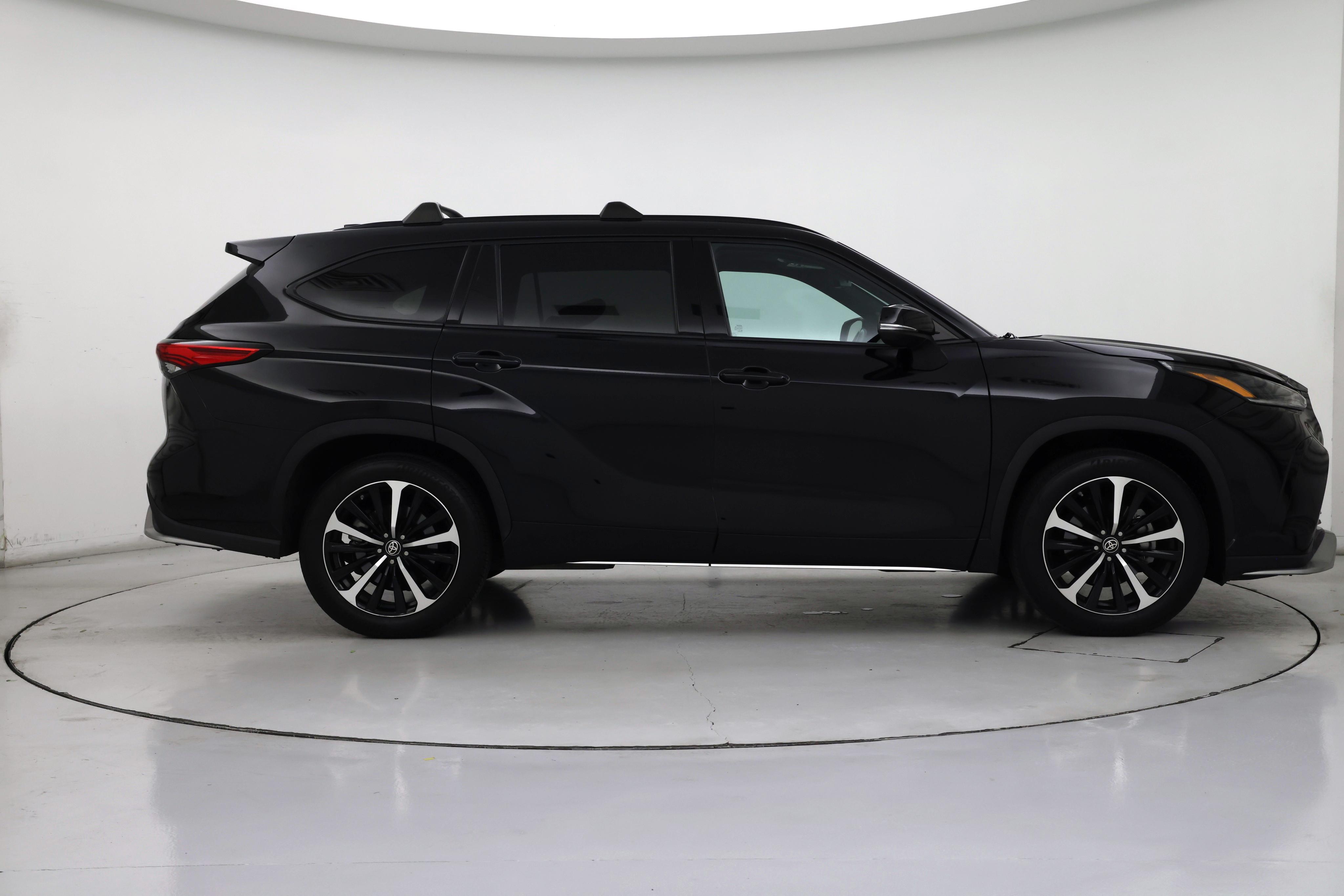 Thumbnail: 2021 Toyota Highlander - 7