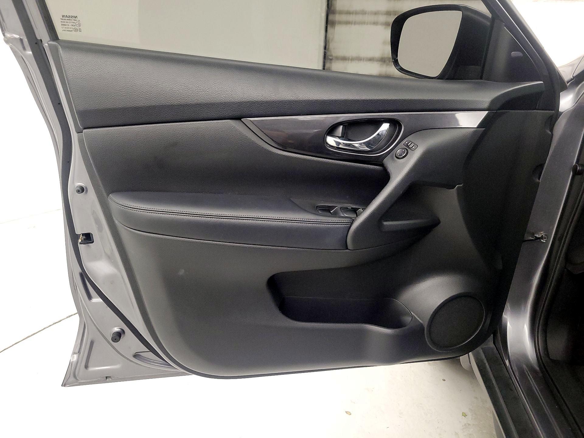 Thumbnail: 2018 Nissan Rogue - 12