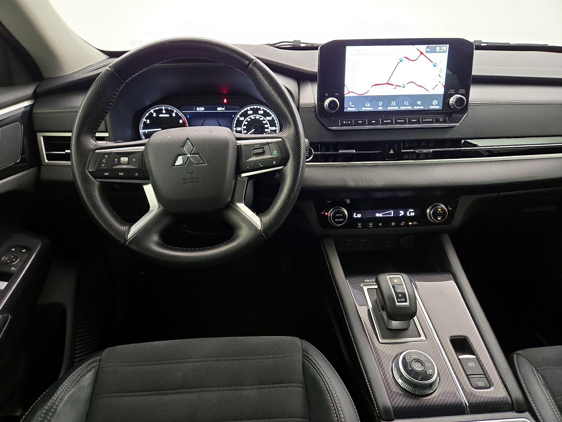 Thumbnail: 2022 Mitsubishi Outlander - 10