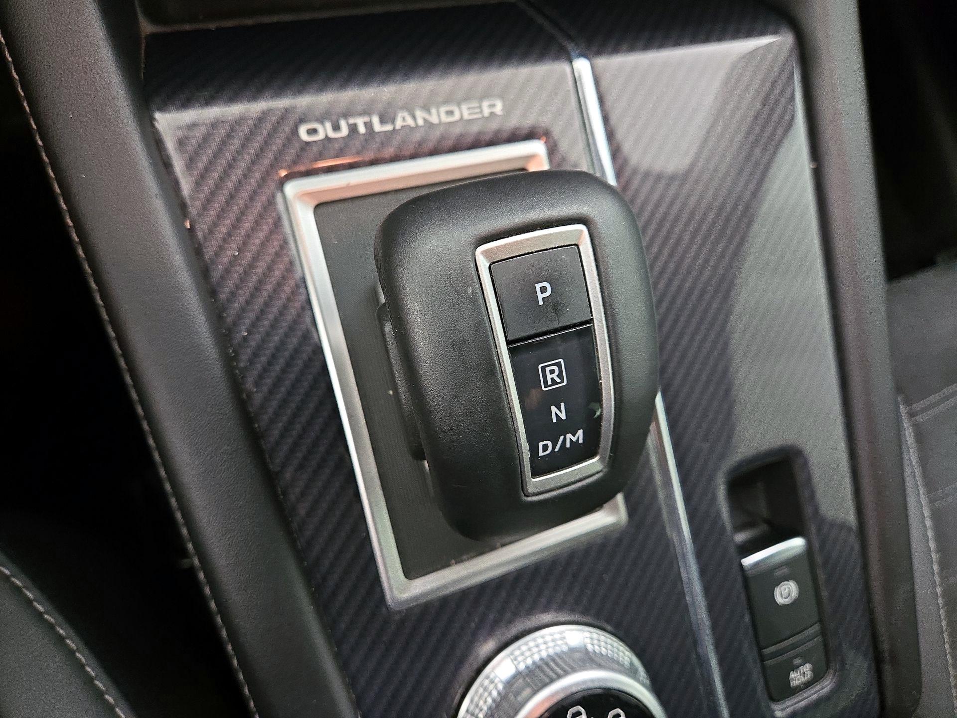 Thumbnail: 2022 Mitsubishi Outlander - 18