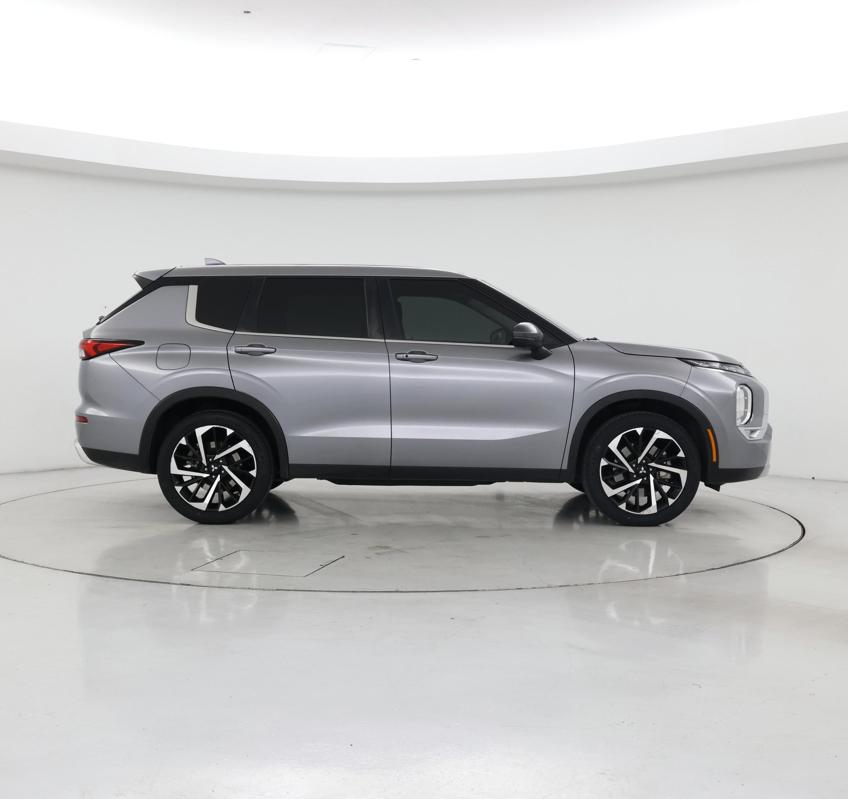 Thumbnail: 2022 Mitsubishi Outlander - 7