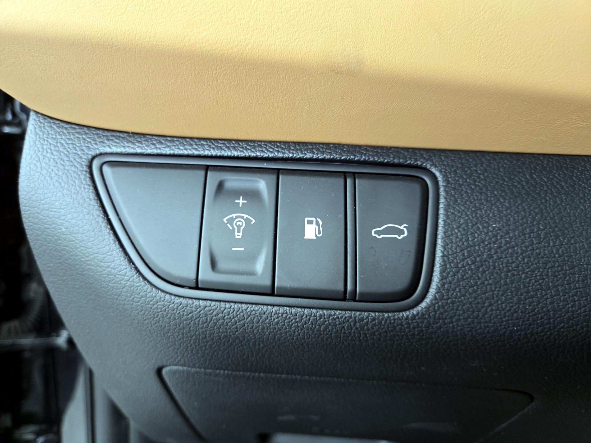 Thumbnail: 2022 Genesis G70 - 13