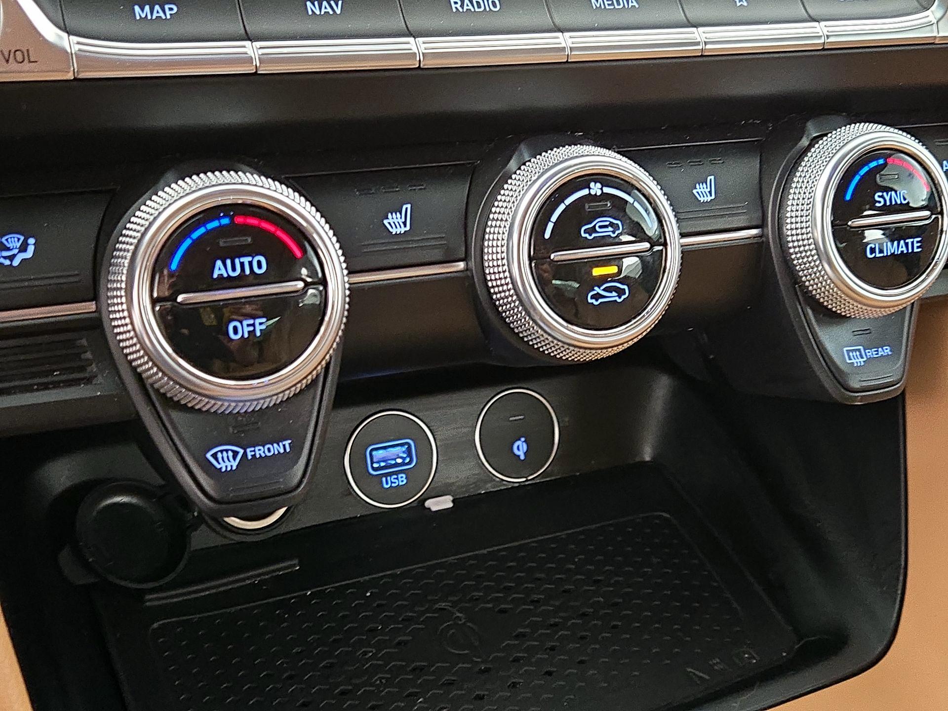 Thumbnail: 2022 Genesis G70 - 17