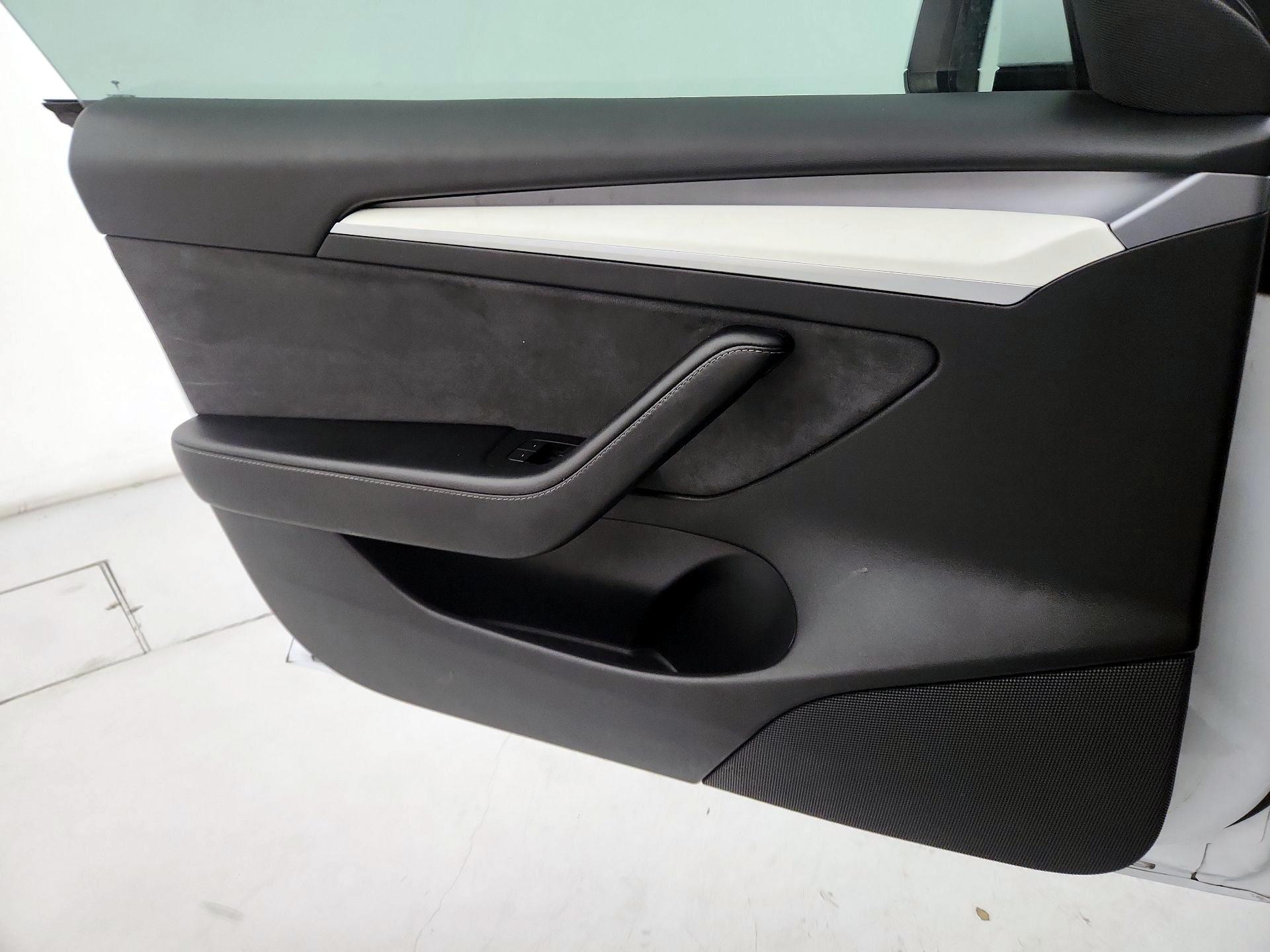 Thumbnail: 2021 Tesla Model 3 - 12