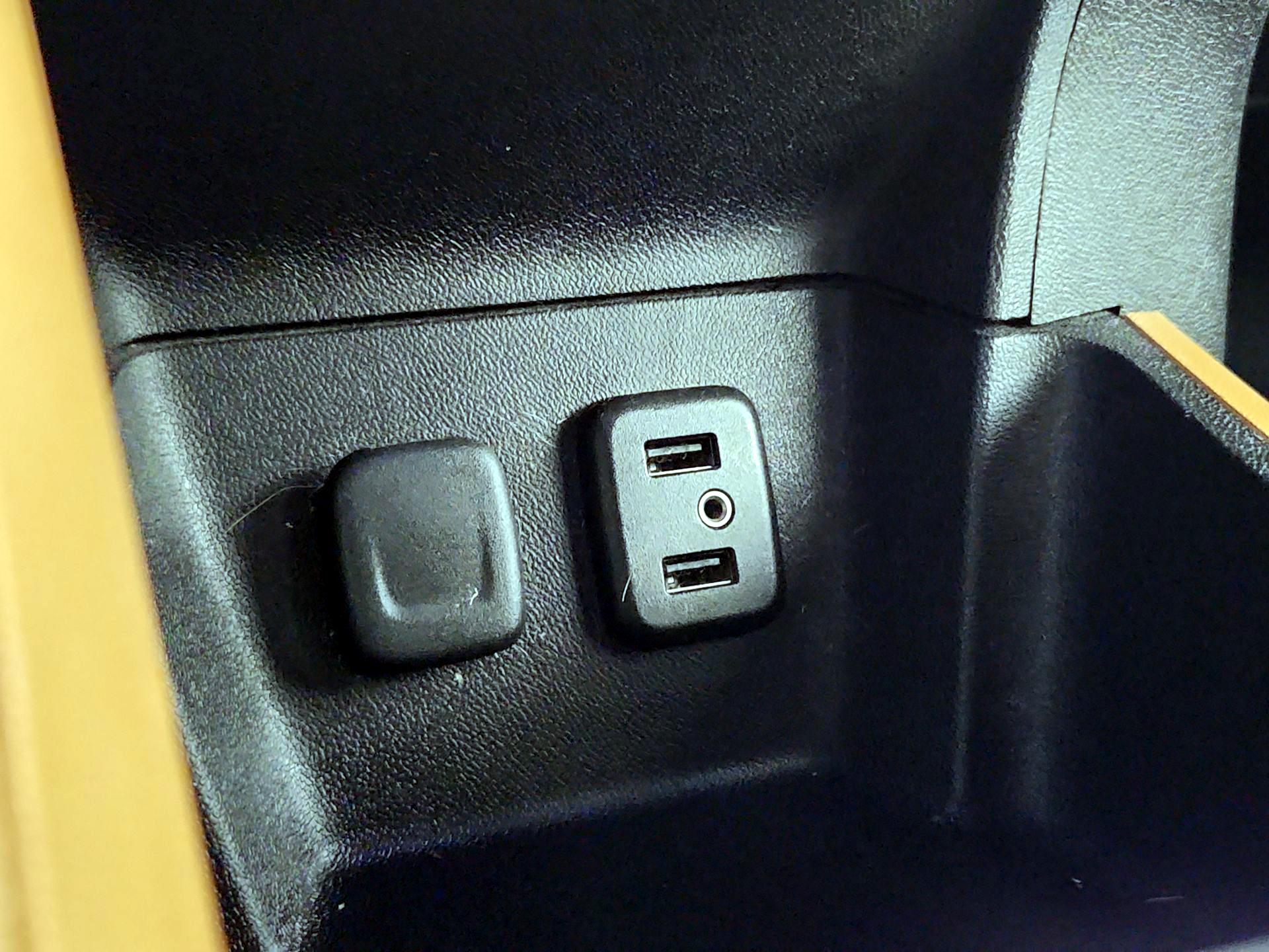 Thumbnail: 2017 Chevrolet Volt - 18