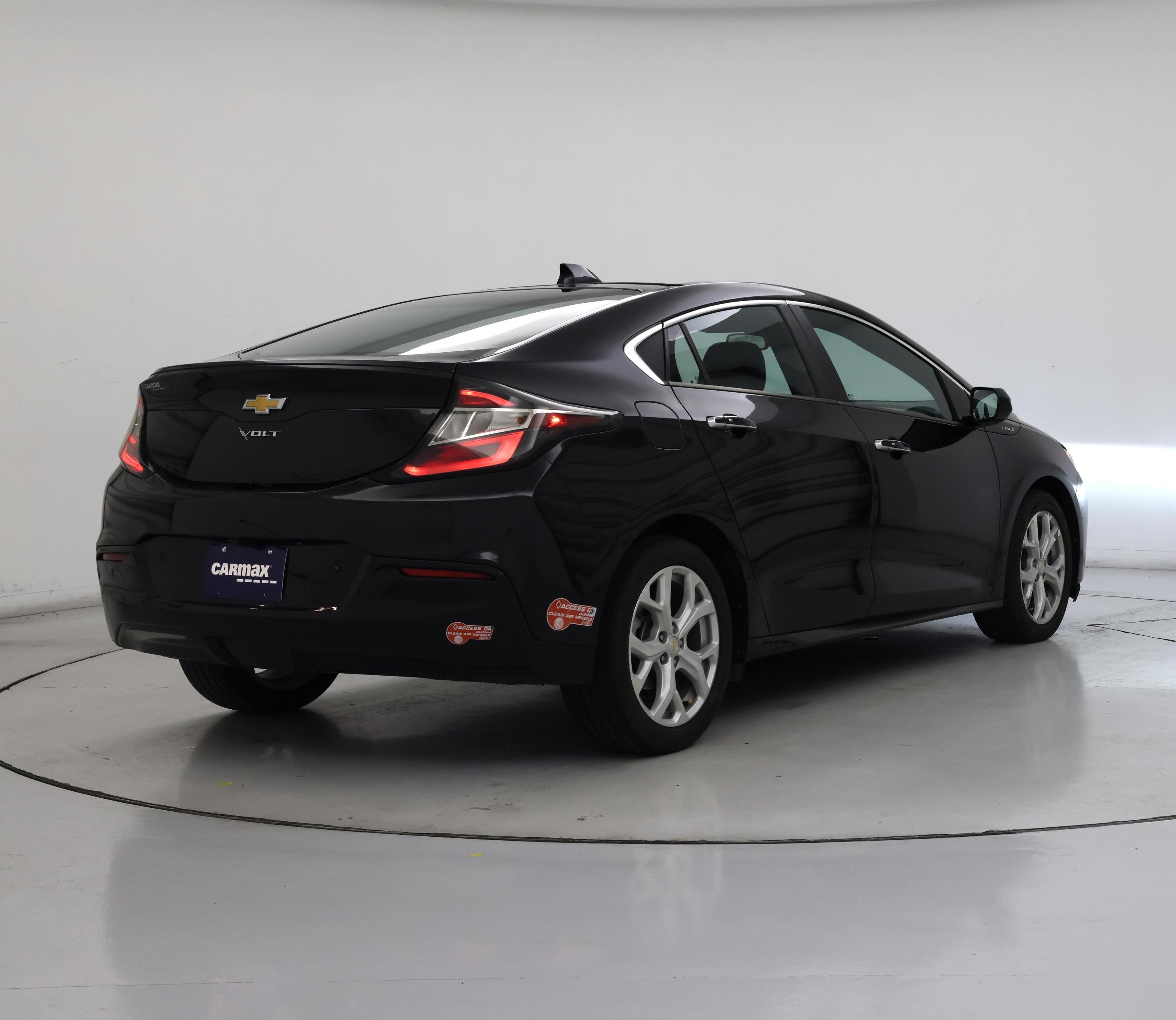 Thumbnail: 2017 Chevrolet Volt - 8