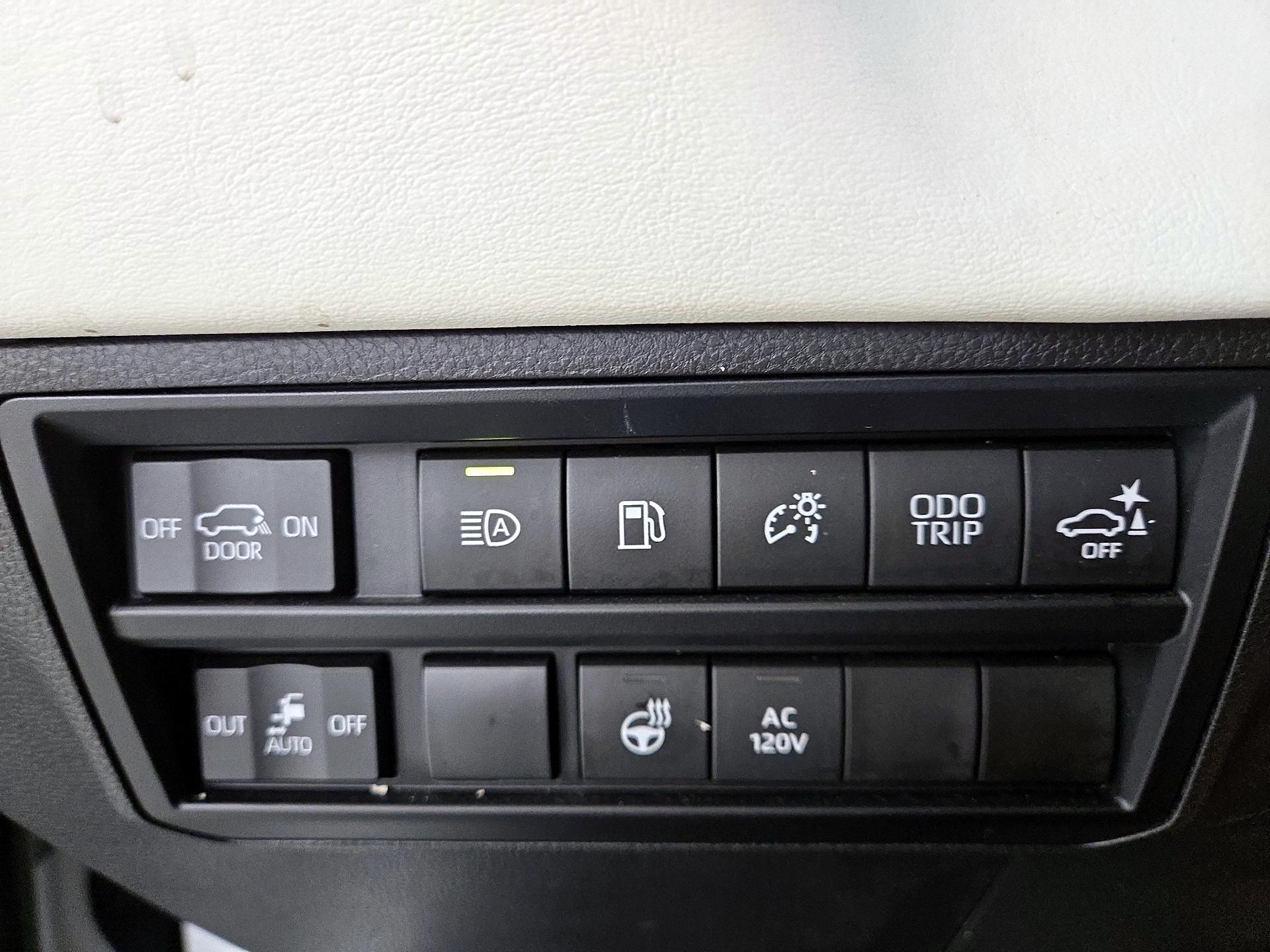 Thumbnail: 2023 Toyota Sequoia - 13