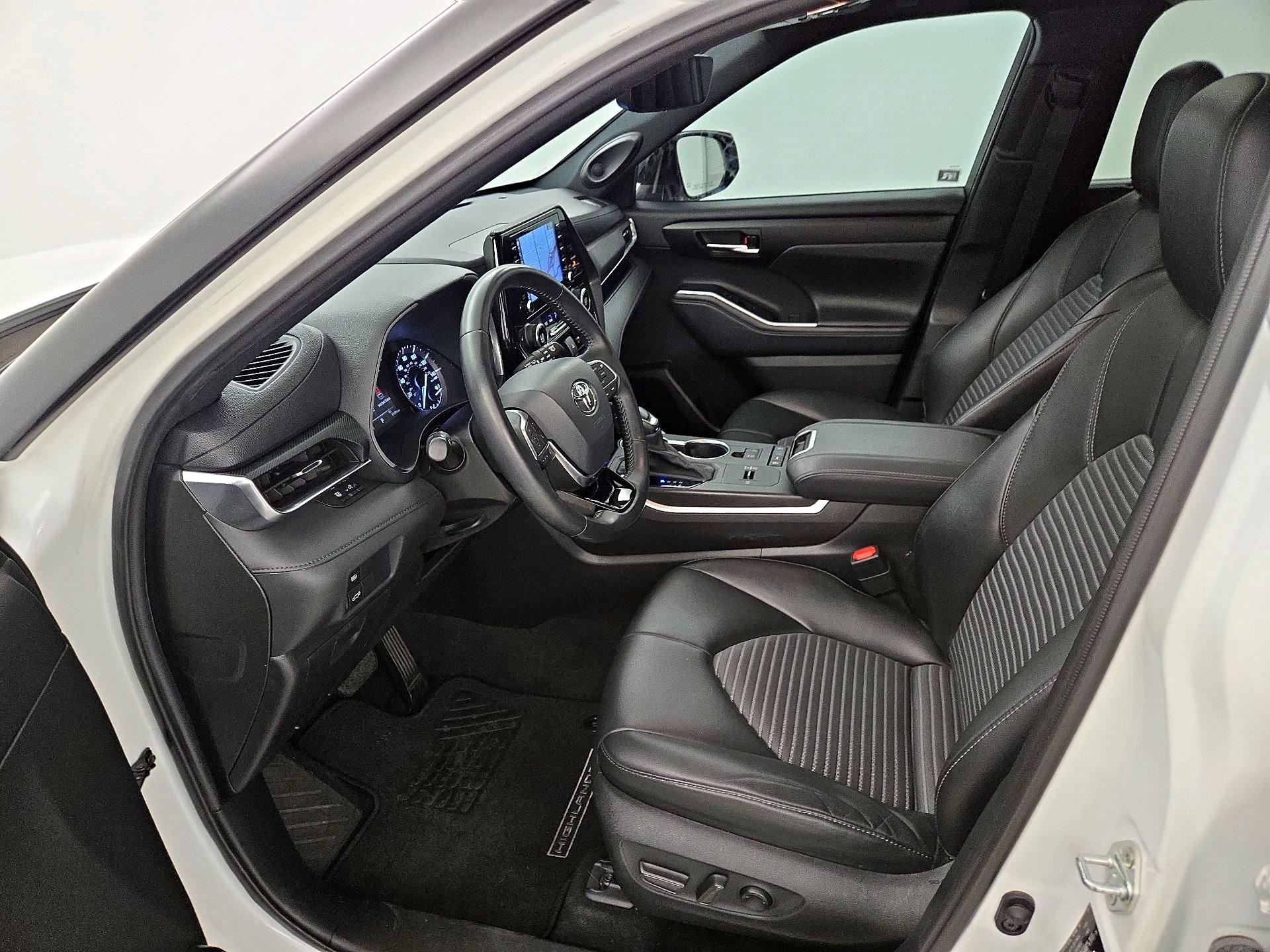 Thumbnail: 2021 Toyota Highlander - 11