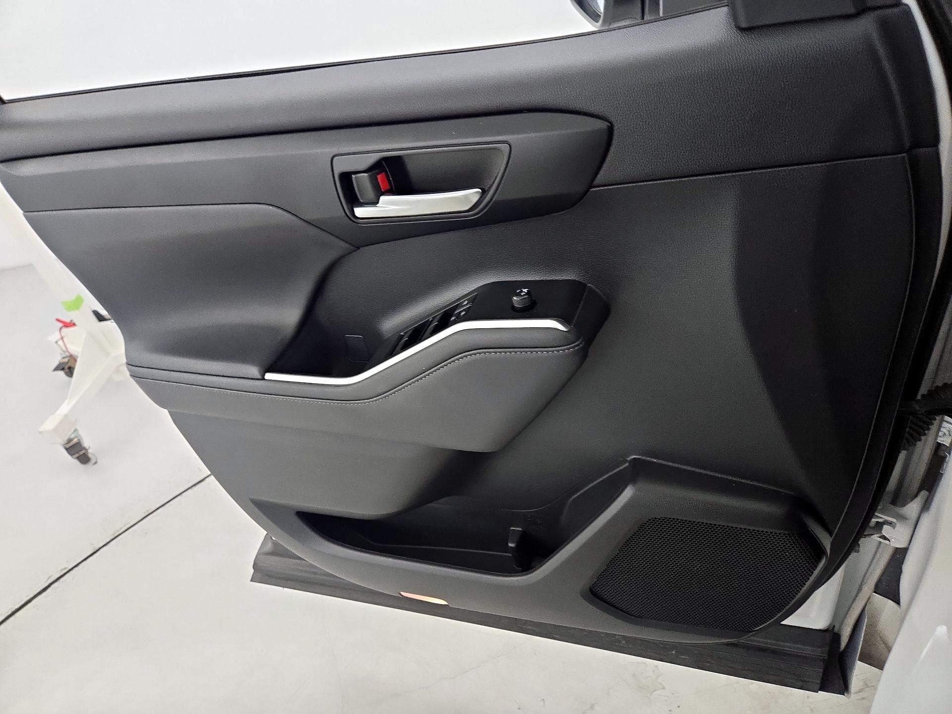 Thumbnail: 2021 Toyota Highlander - 12