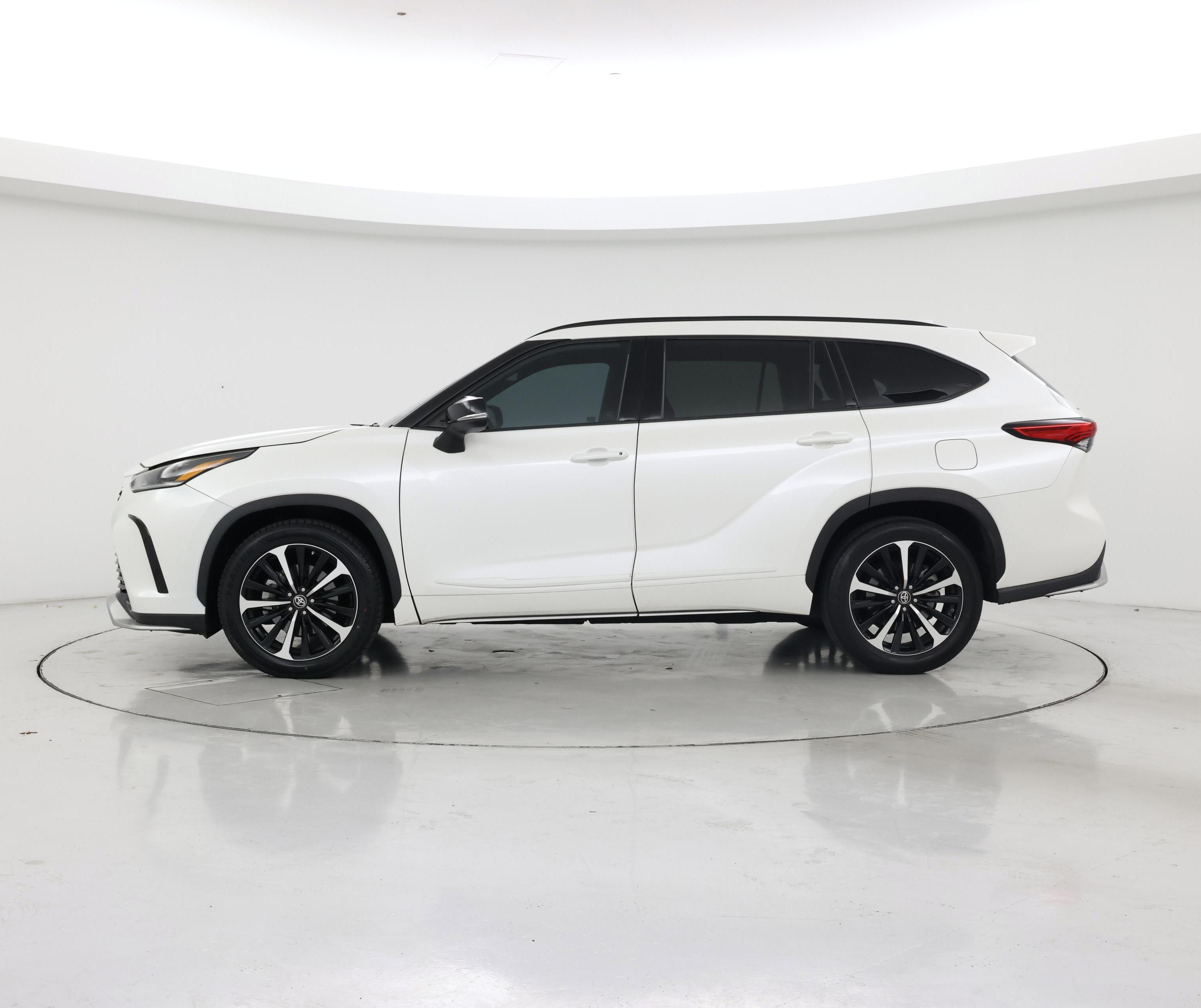 Thumbnail: 2021 Toyota Highlander - 3