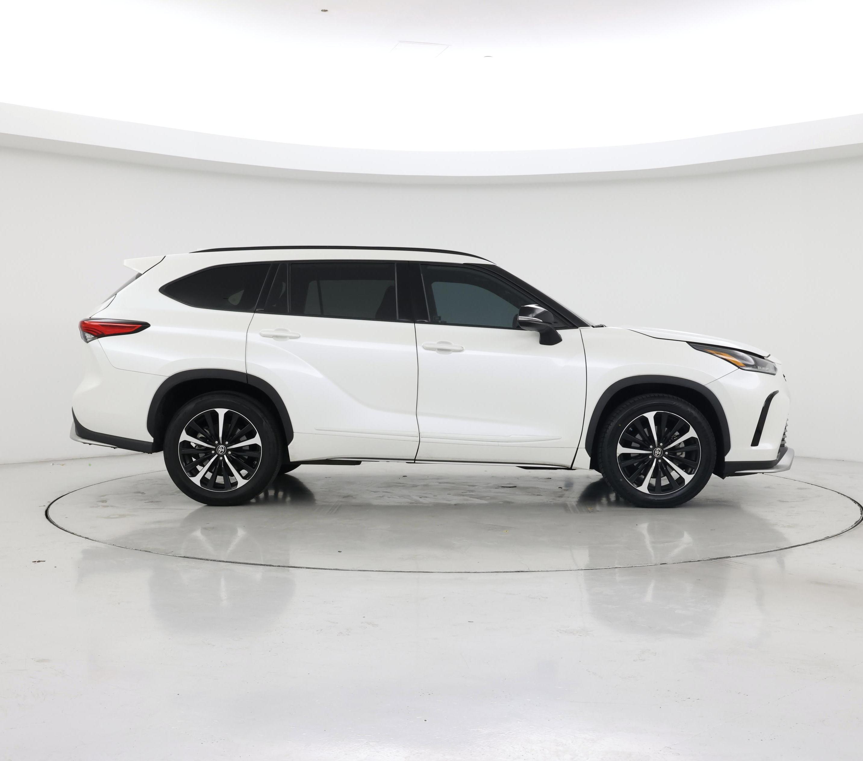 Thumbnail: 2021 Toyota Highlander - 7