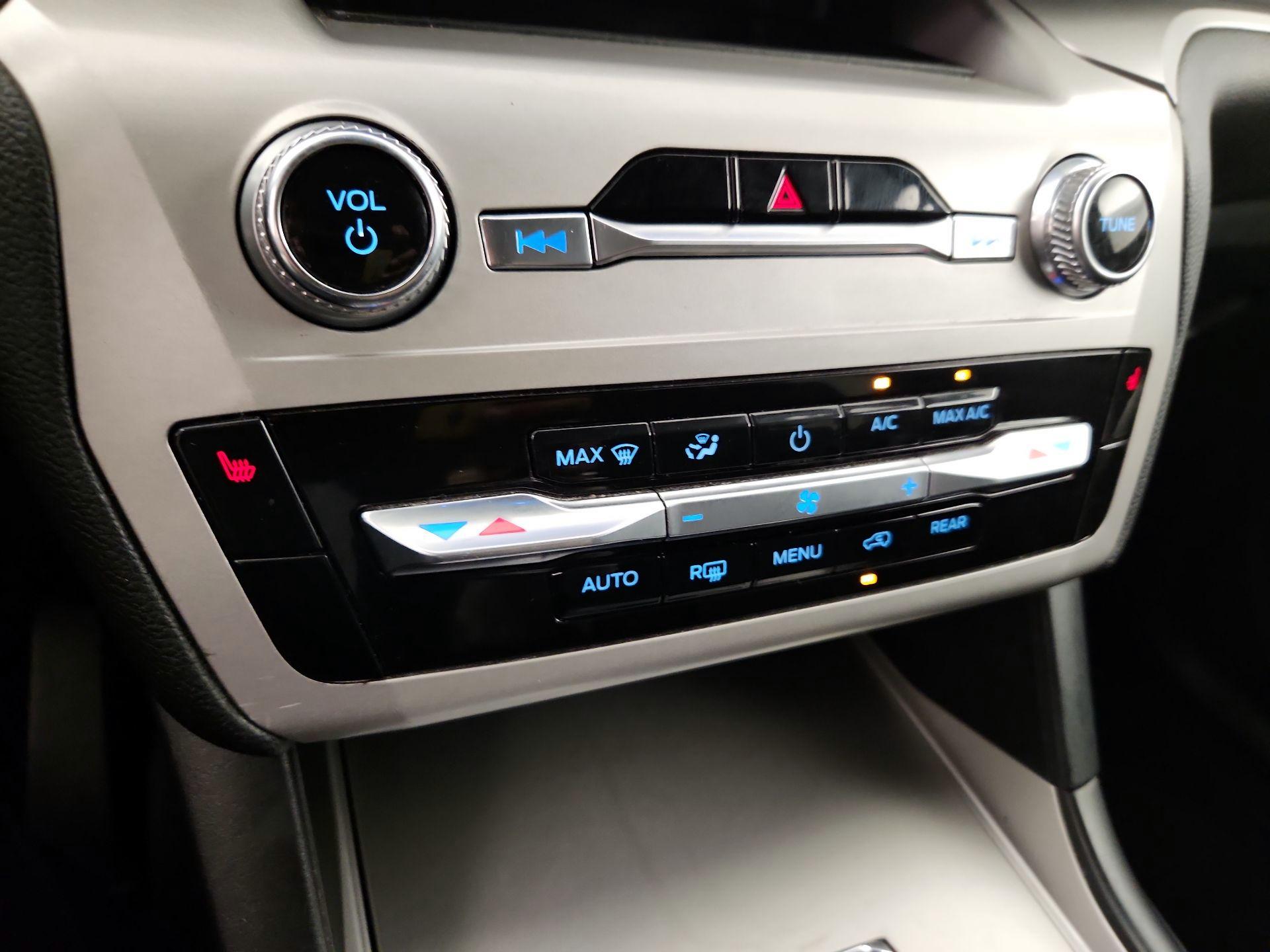 Thumbnail: 2022 Ford Explorer - 16