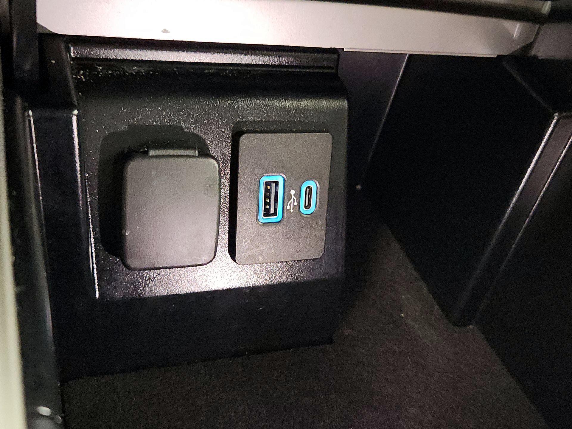 Thumbnail: 2022 Ford Explorer - 18