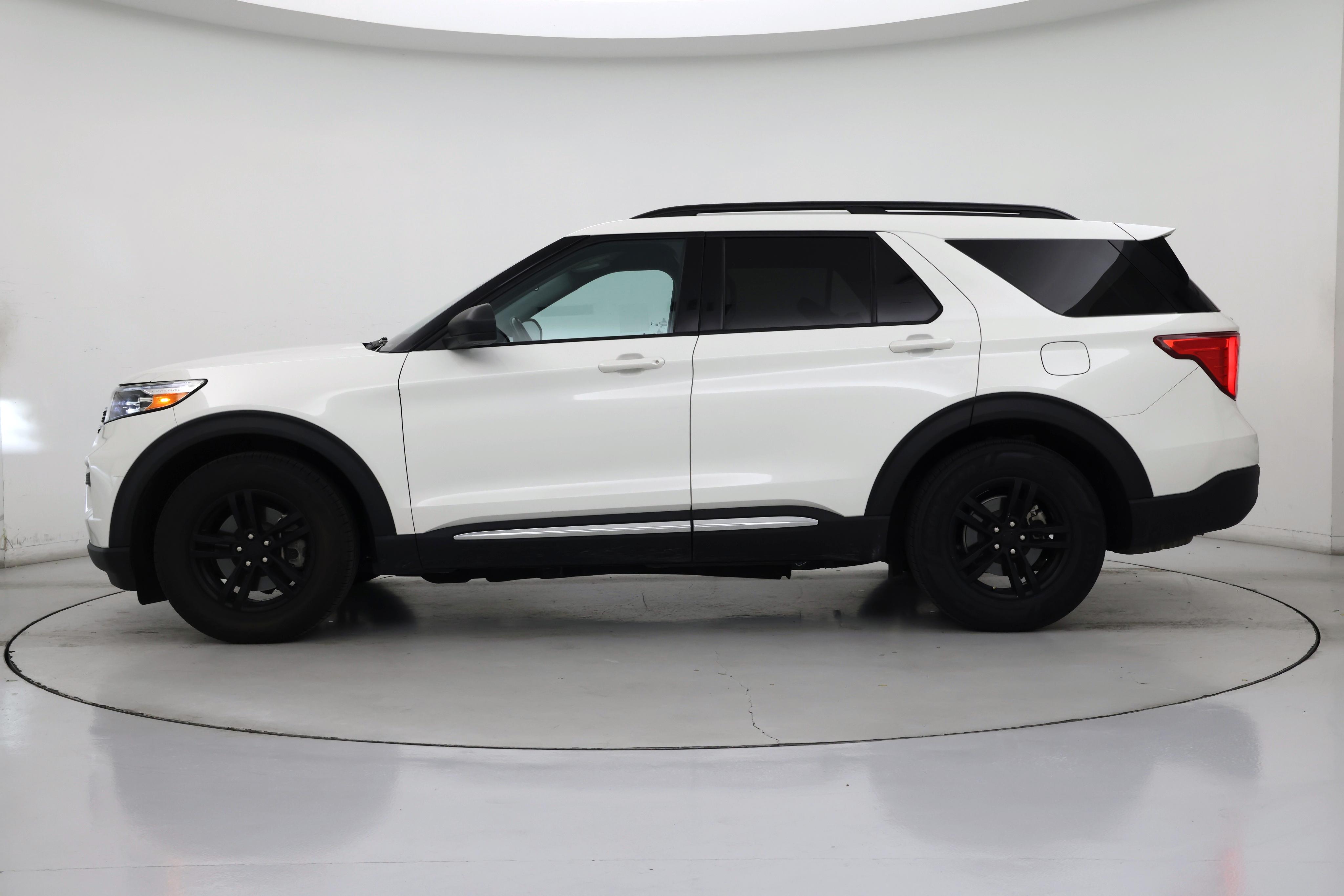 Thumbnail: 2022 Ford Explorer - 3