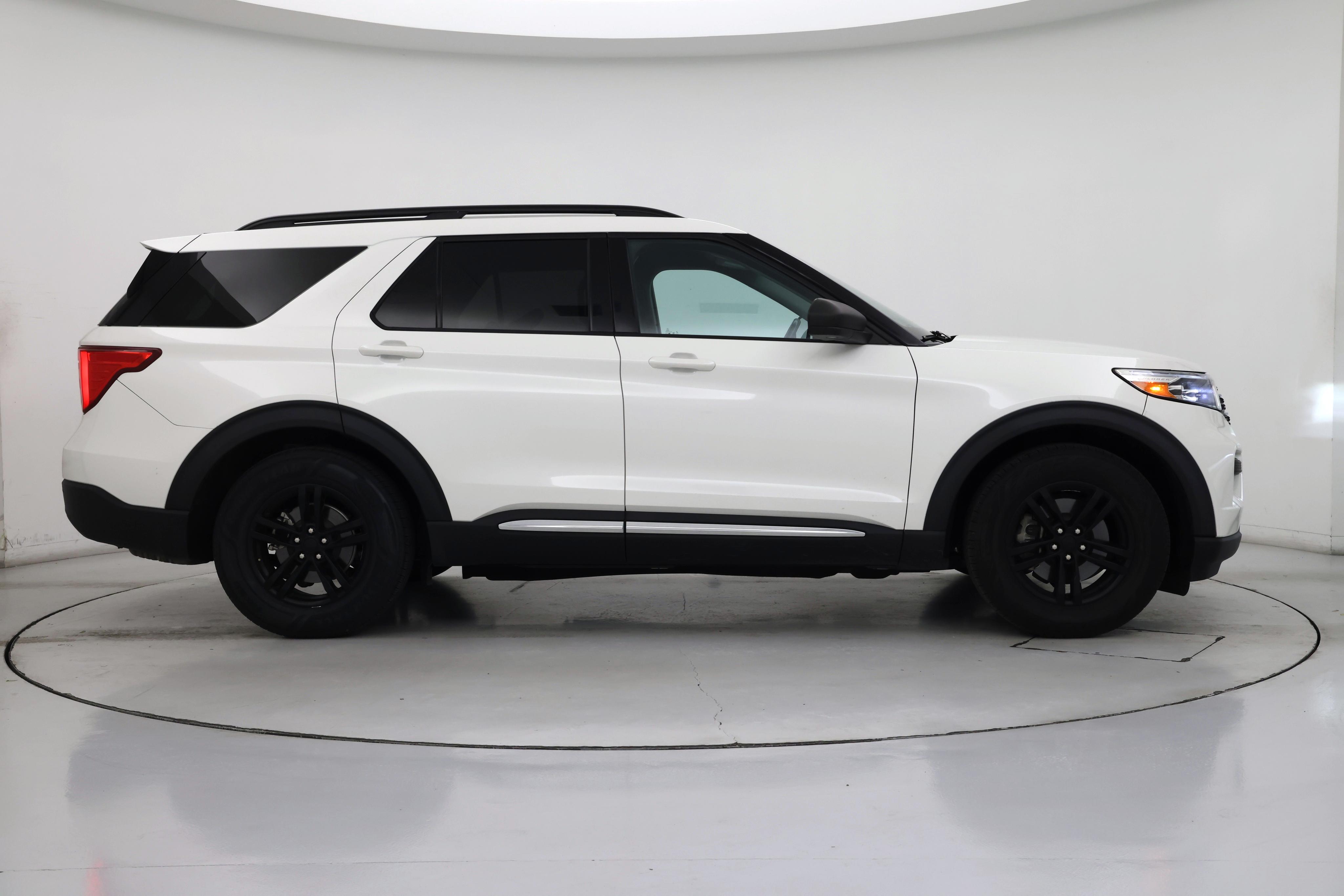 Thumbnail: 2022 Ford Explorer - 7