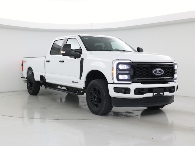 White 2025 Ford F-250 Super Duty XL Crew Cab 4WD Pickup Truck Four-Wheel Drive Automatic