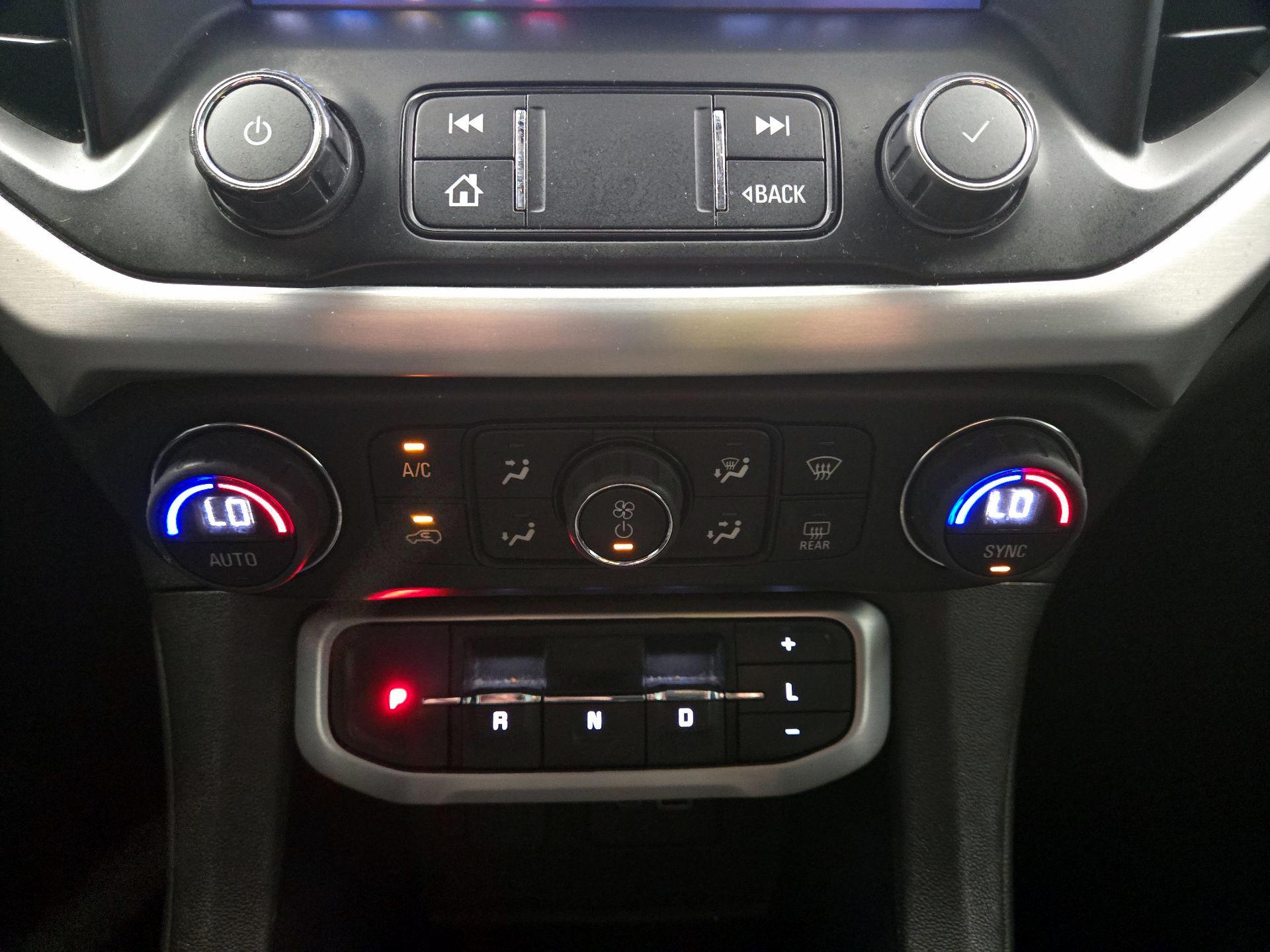 Thumbnail: 2022 GMC Acadia - 16