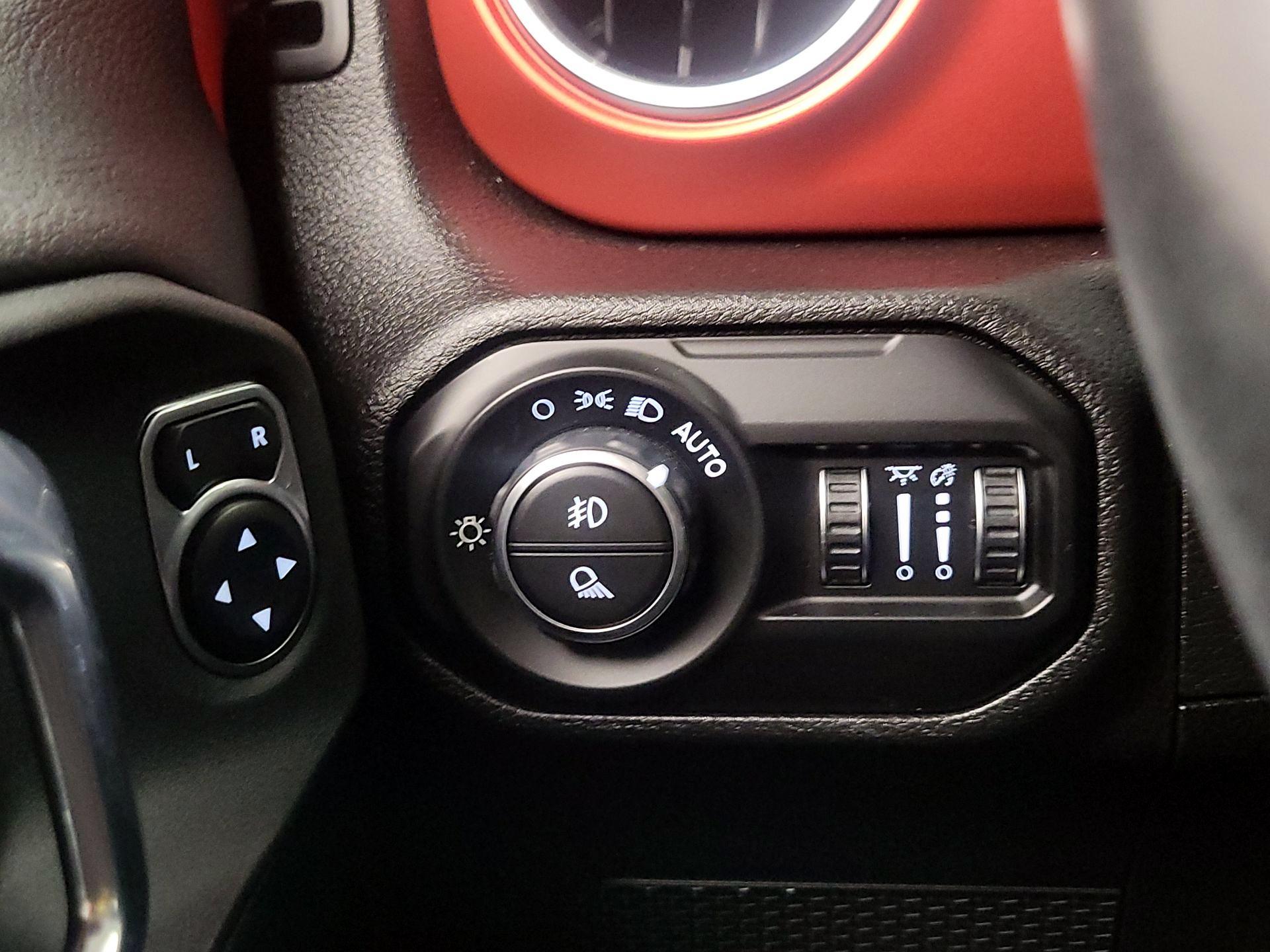 Thumbnail: 2021 Jeep Gladiator - 13