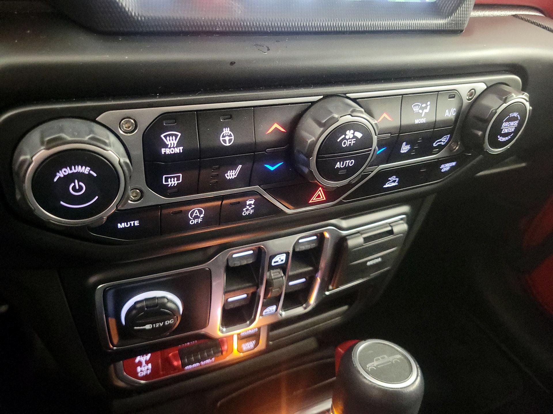 Thumbnail: 2021 Jeep Gladiator - 16