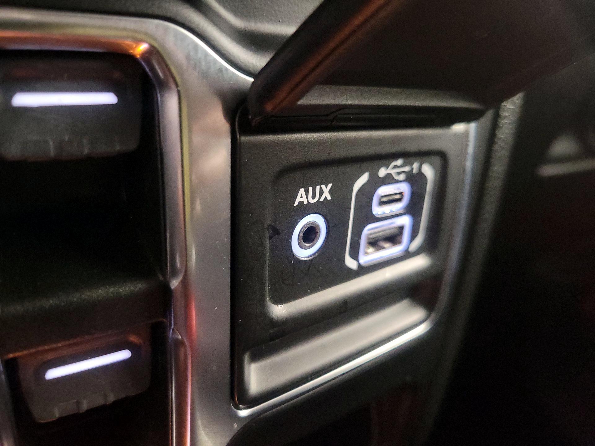 Thumbnail: 2021 Jeep Gladiator - 18