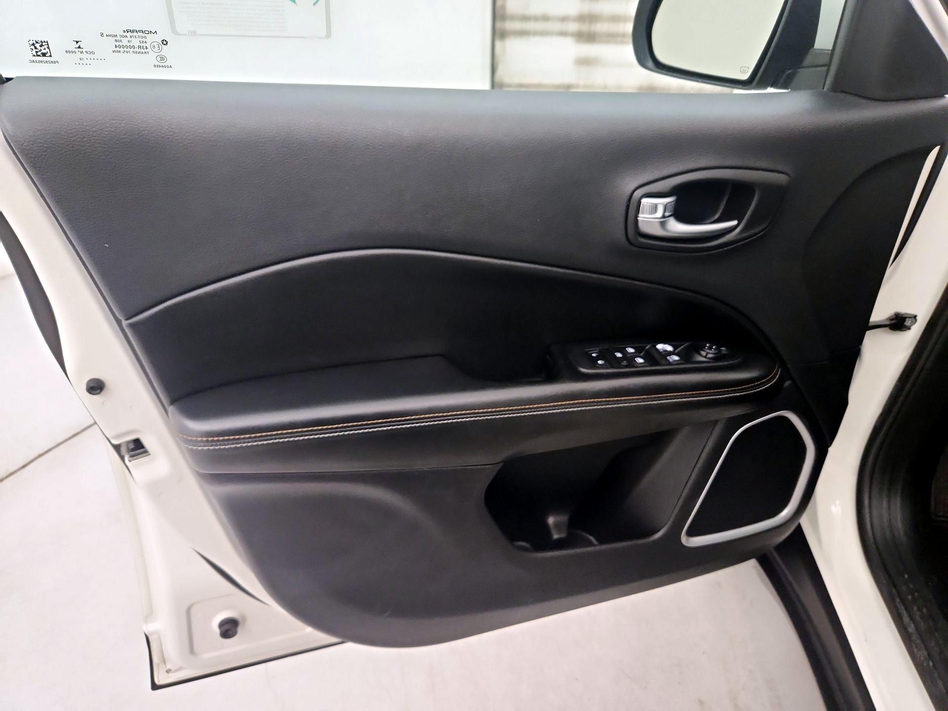 Thumbnail: 2019 Jeep Compass - 12