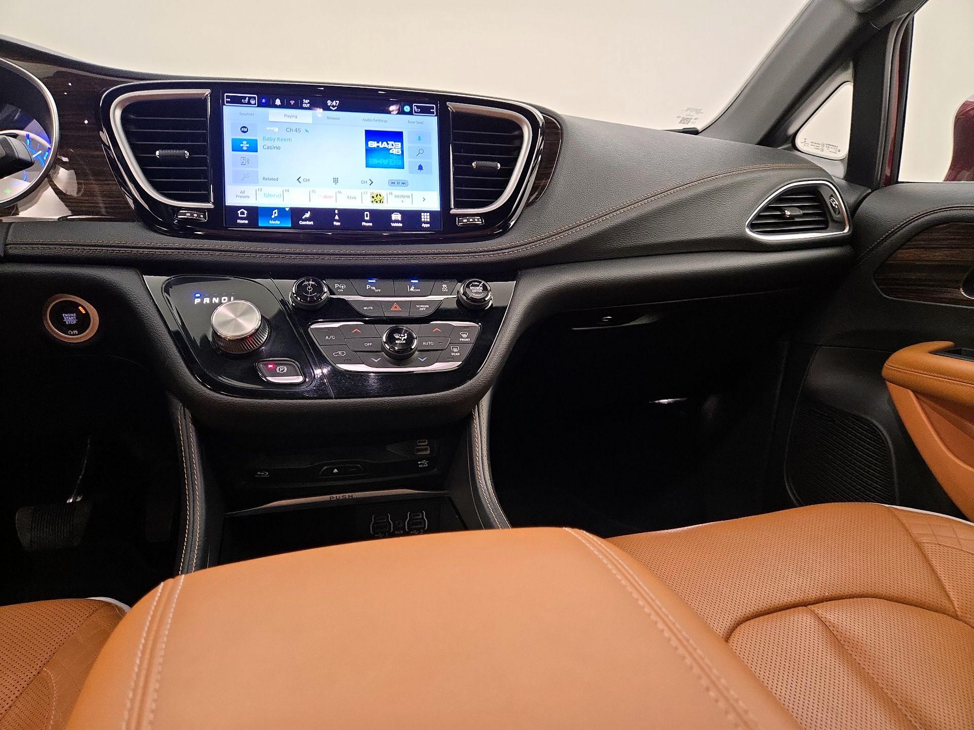 Thumbnail: 2022 Chrysler Pacifica - 9