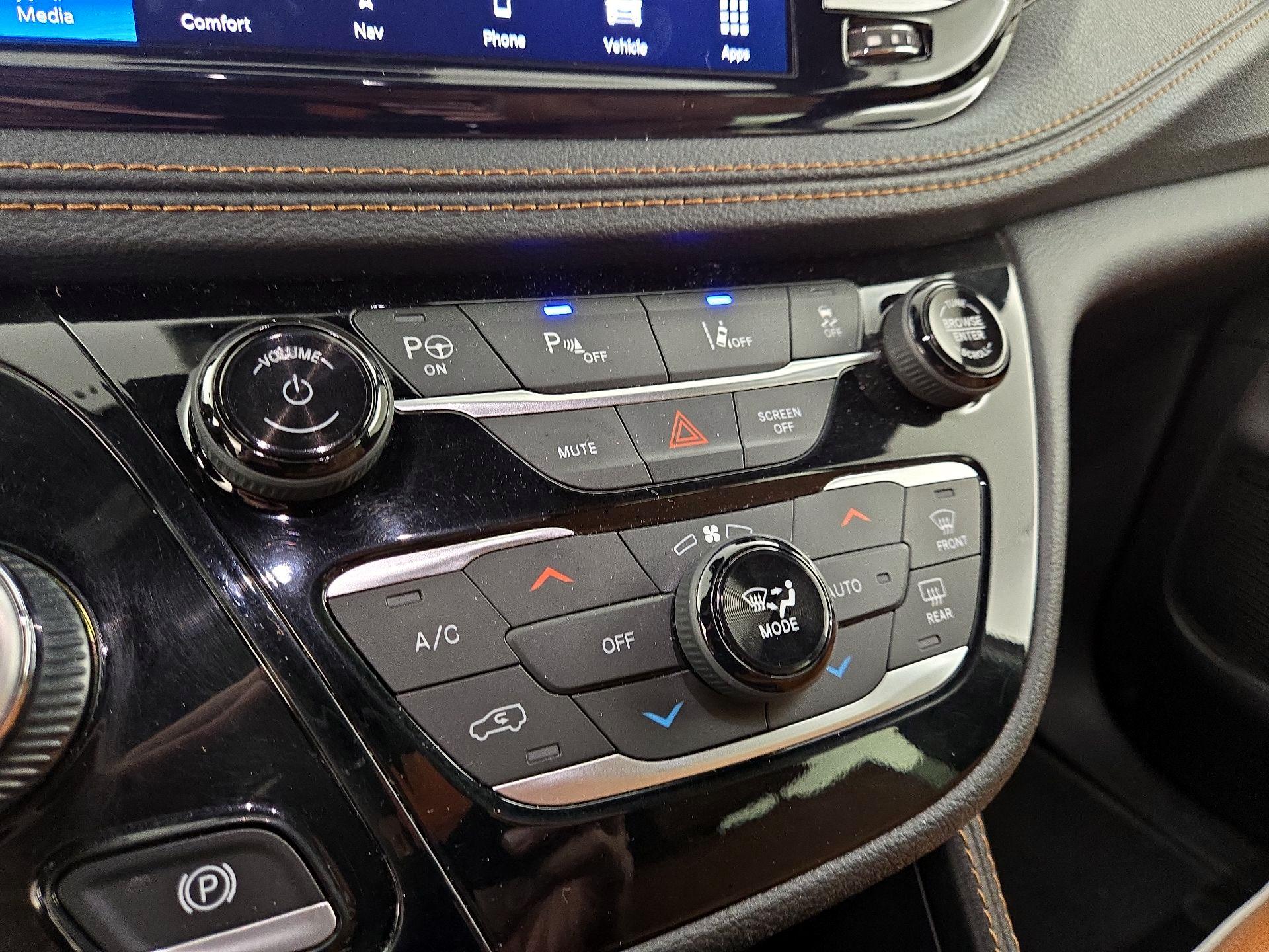 Thumbnail: 2022 Chrysler Pacifica - 17