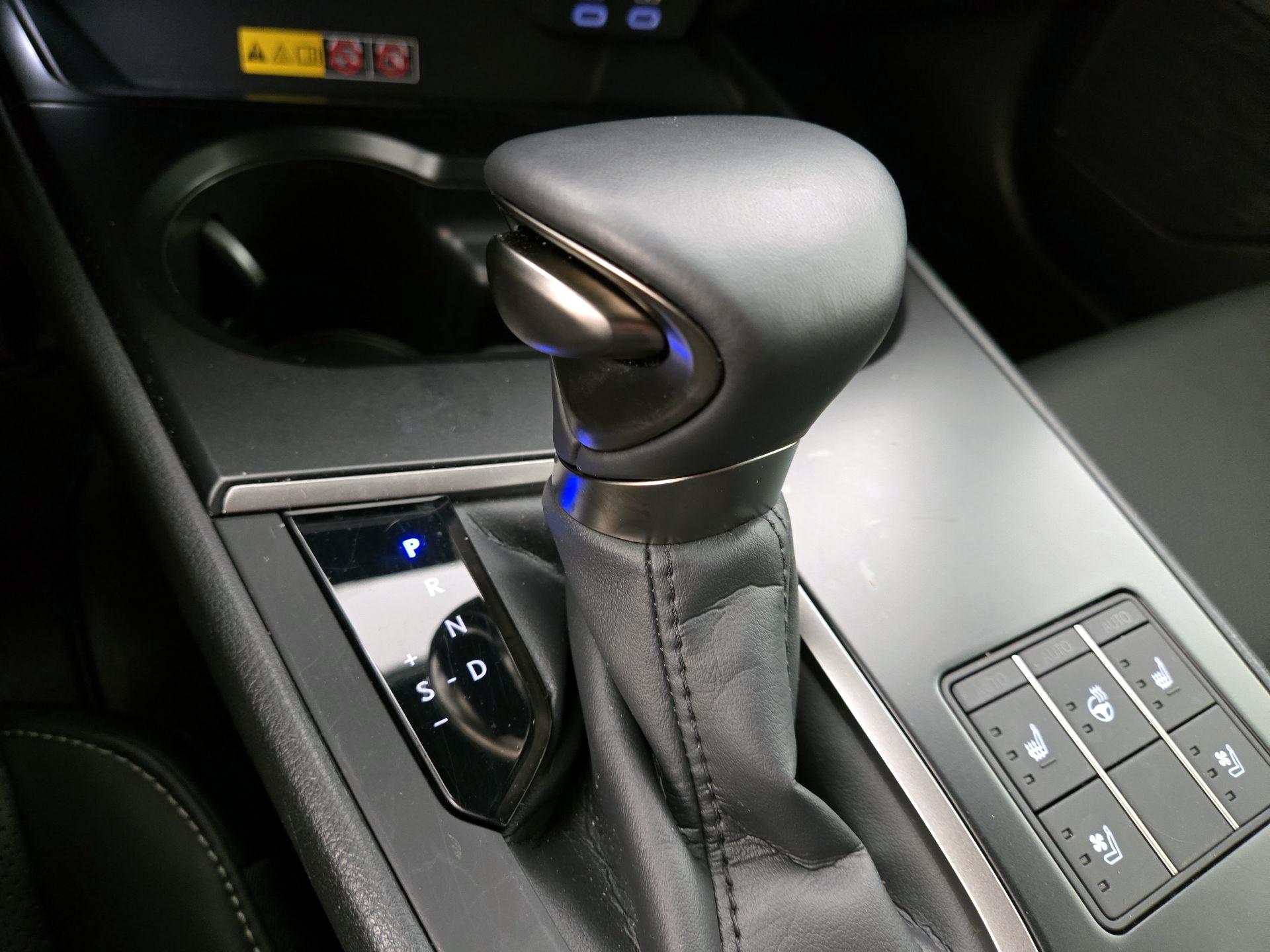 Thumbnail: 2024 Lexus UX - 18