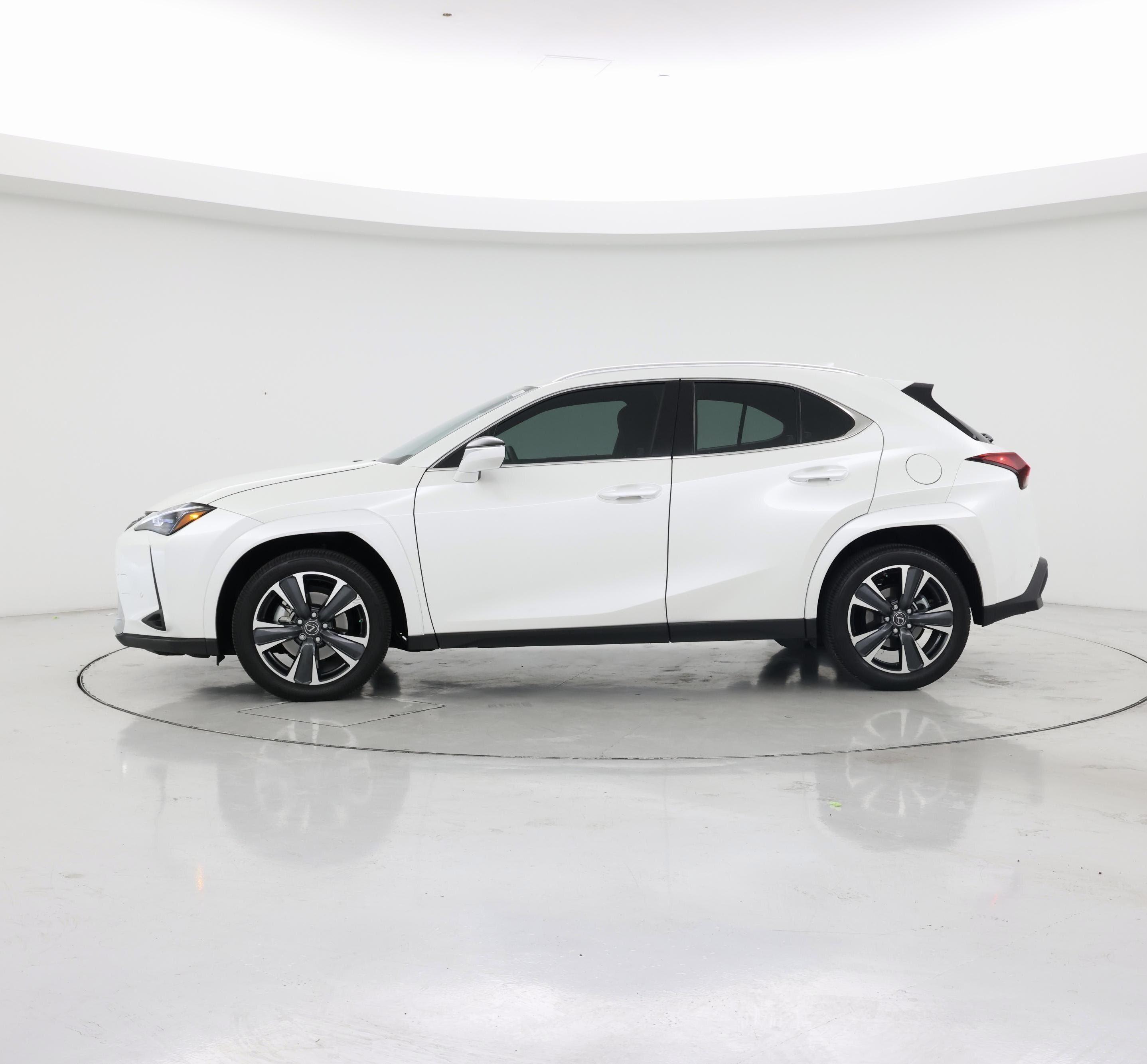 Thumbnail: 2024 Lexus UX - 3