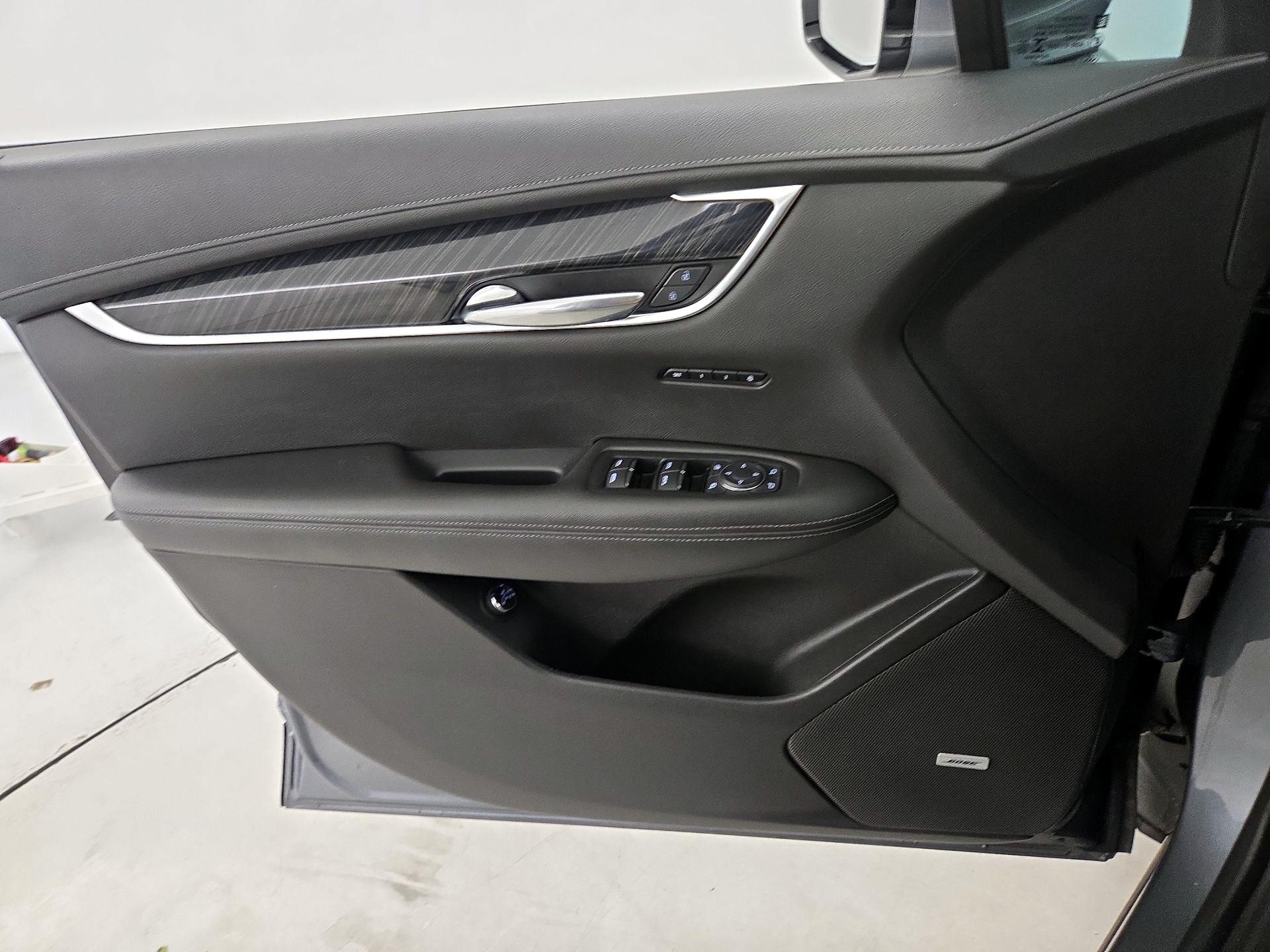 Thumbnail: 2022 Cadillac XT6 - 12