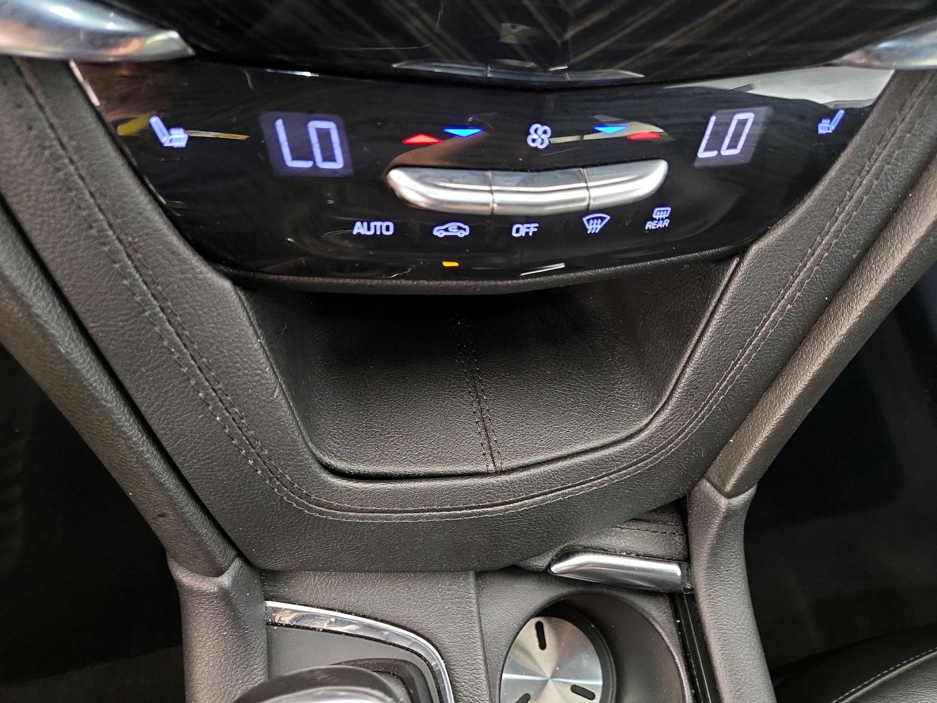 Thumbnail: 2022 Cadillac XT6 - 16