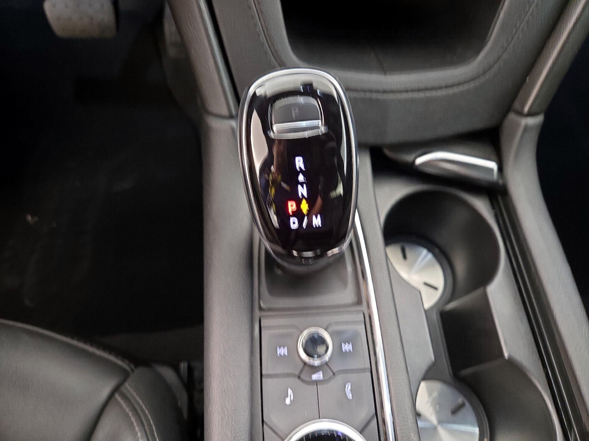 Thumbnail: 2022 Cadillac XT6 - 17