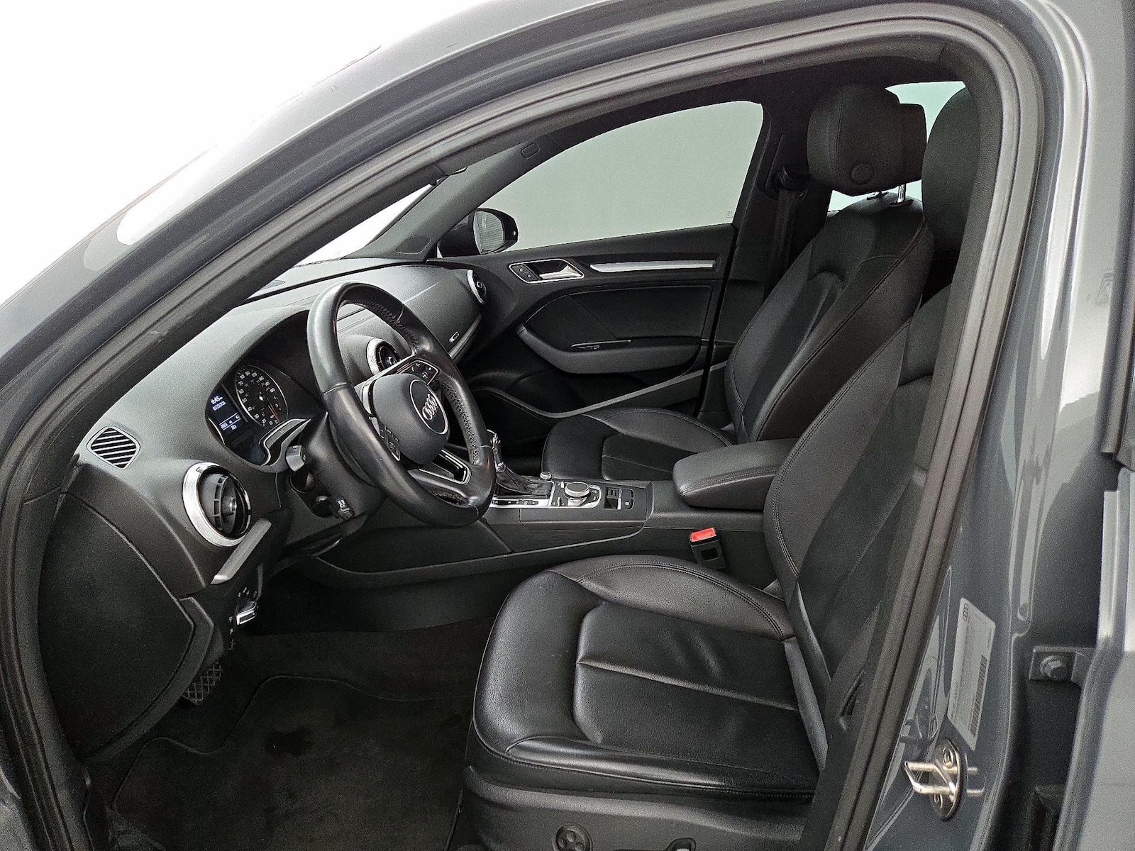 Power Seat(s) & Leather Seats