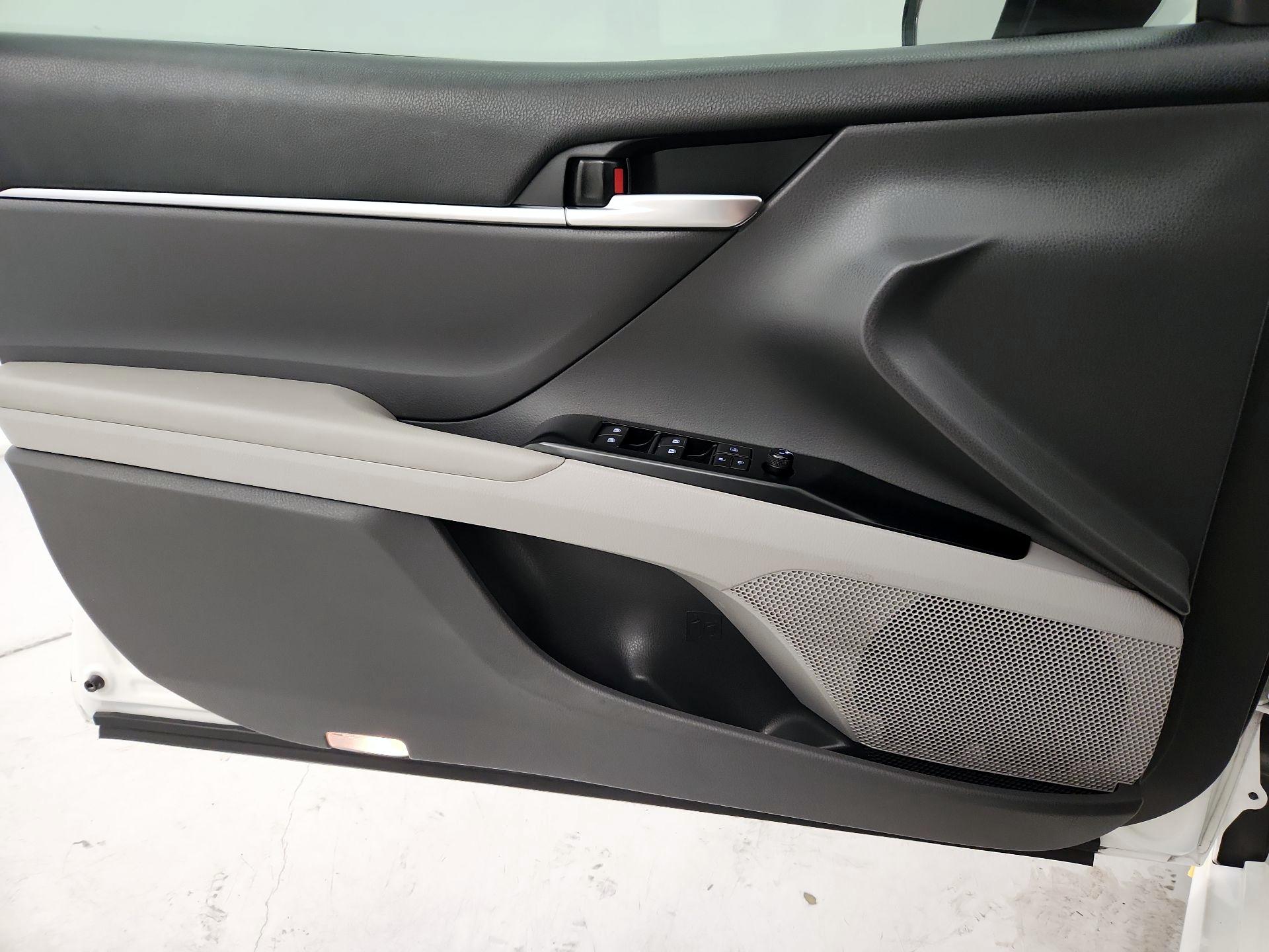 Thumbnail: 2018 Toyota Camry - 12