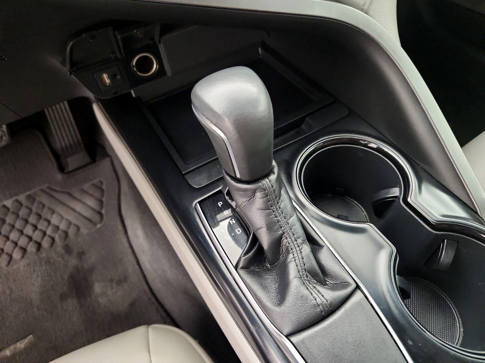 Thumbnail: 2018 Toyota Camry - 17