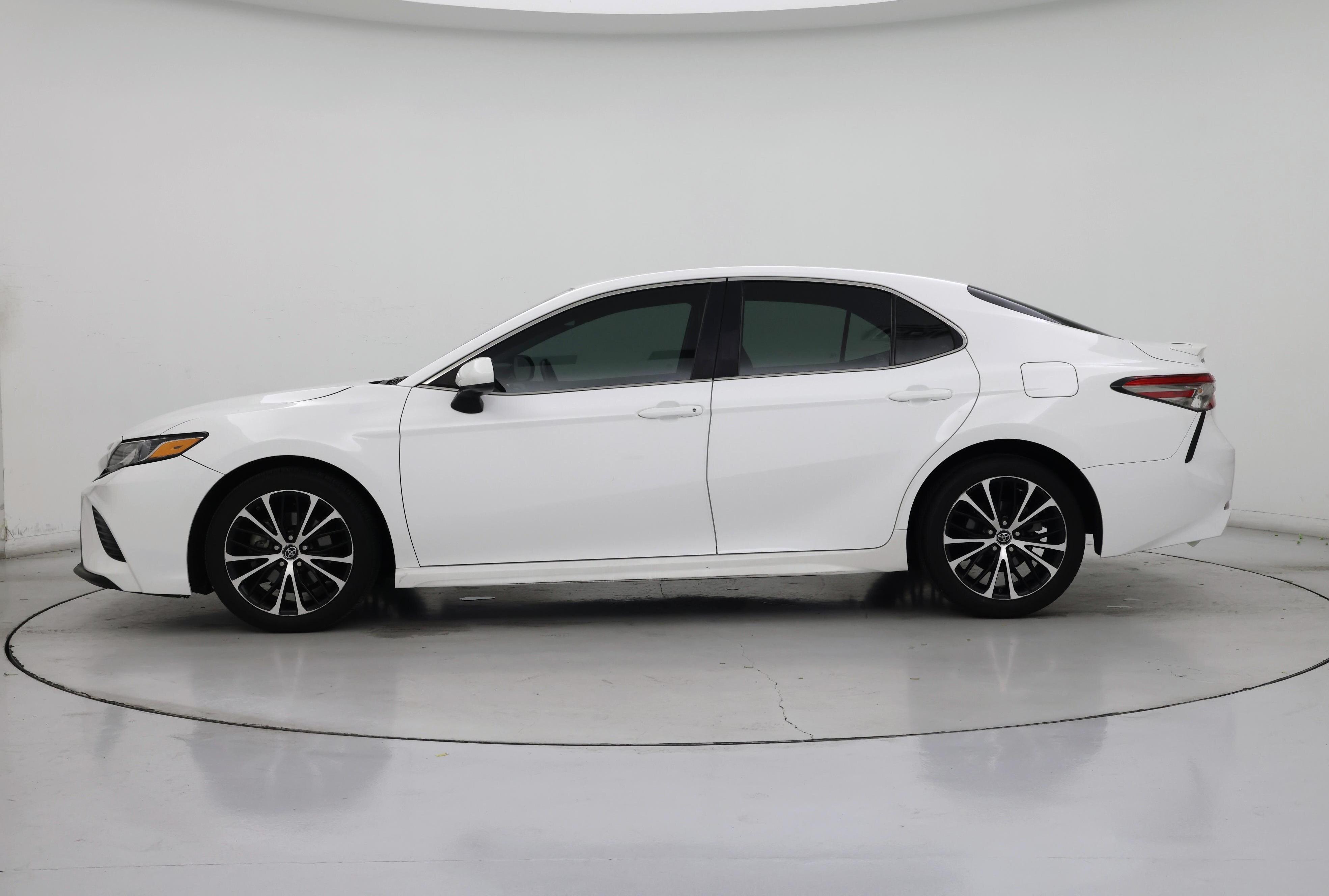 Thumbnail: 2018 Toyota Camry - 3