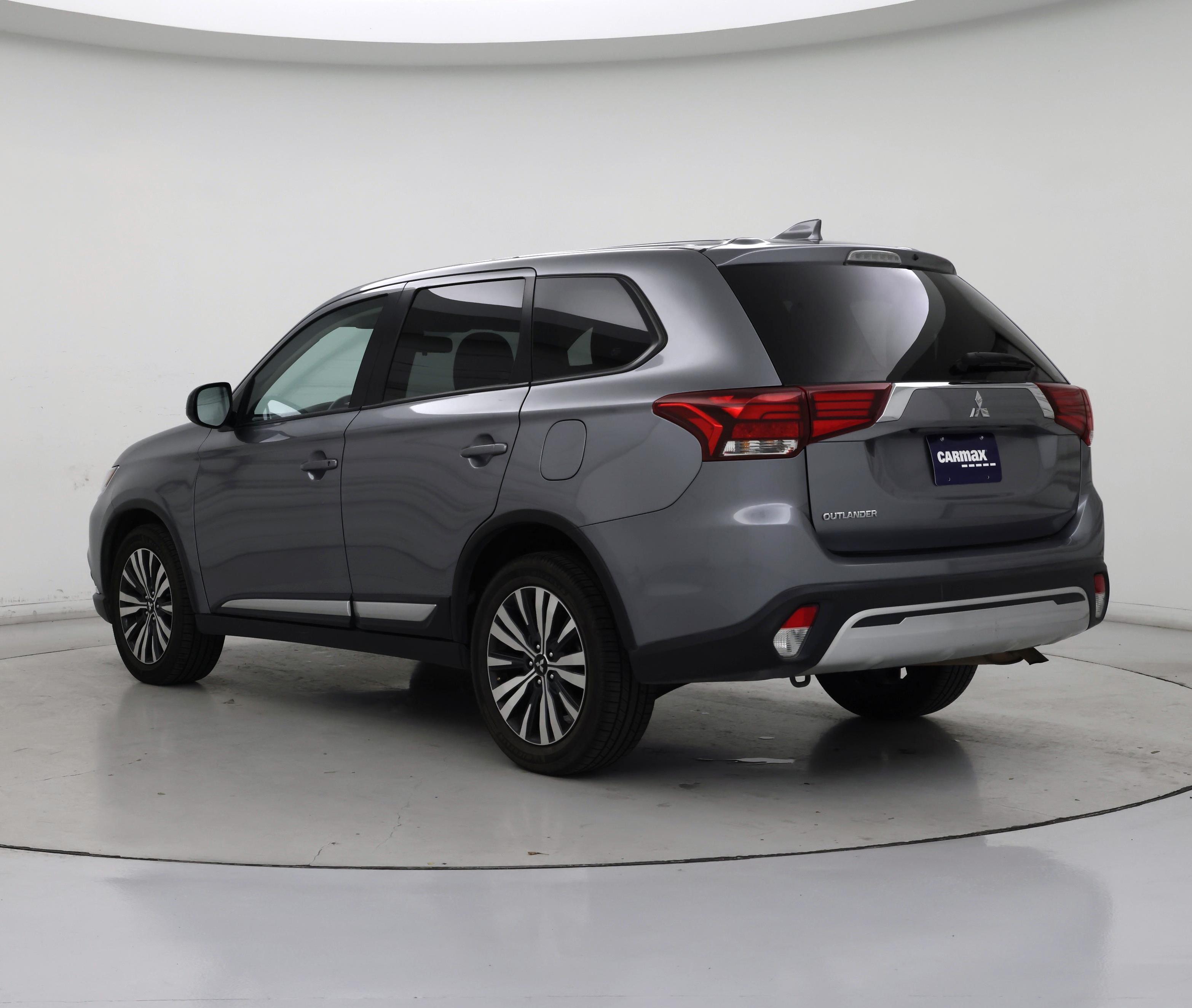 Thumbnail: 2020 Mitsubishi Outlander - 2