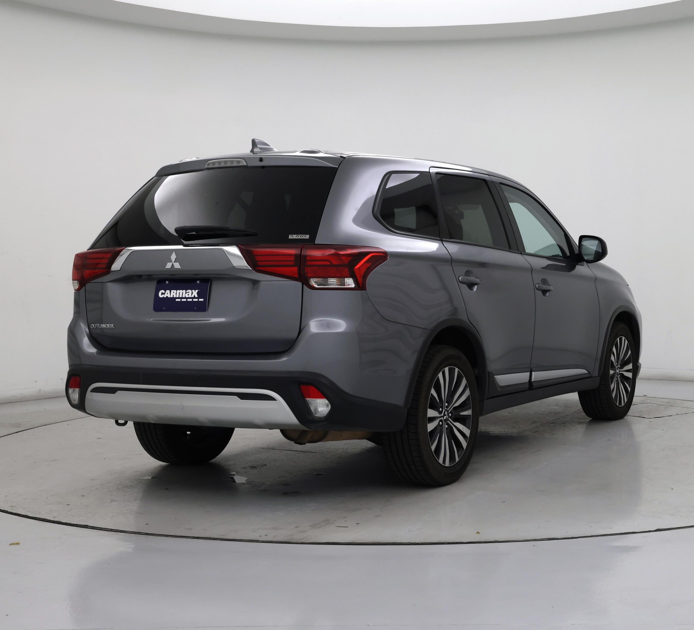 Thumbnail: 2020 Mitsubishi Outlander - 8