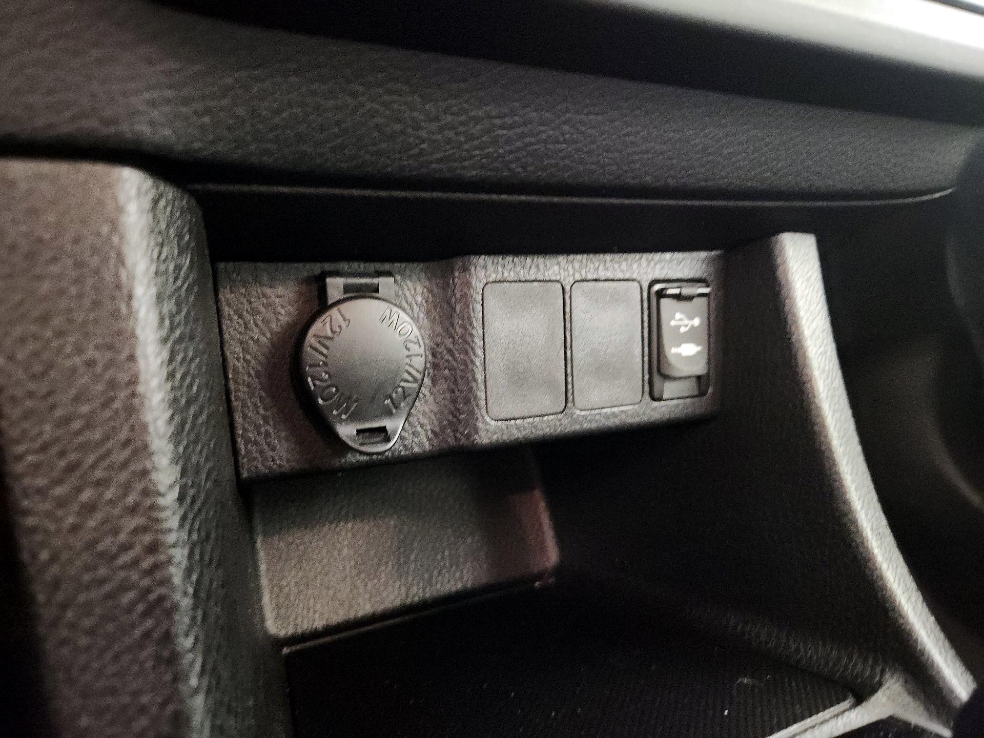 Thumbnail: 2016 Toyota Corolla - 18