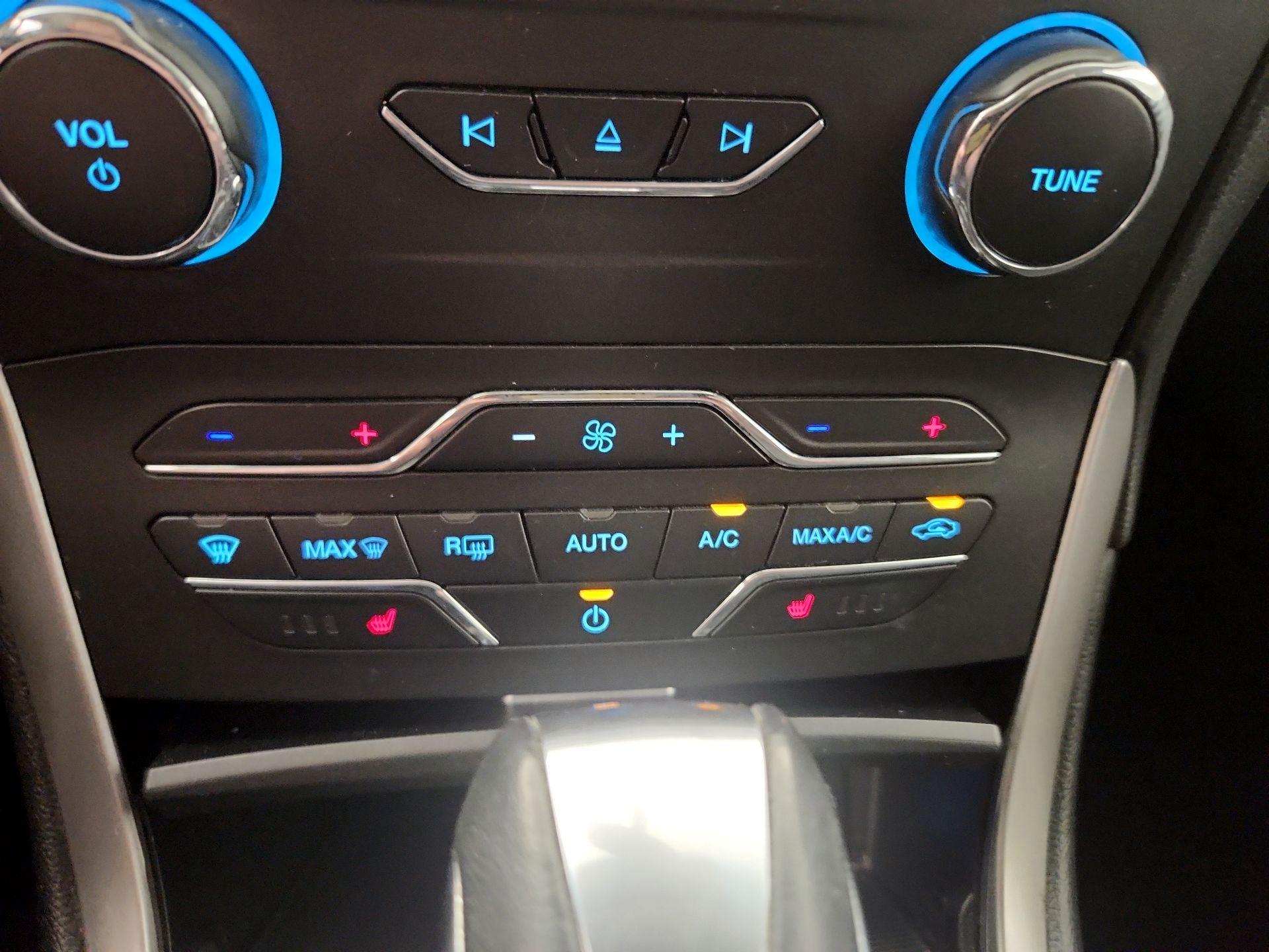 Thumbnail: 2017 Ford Edge - 17