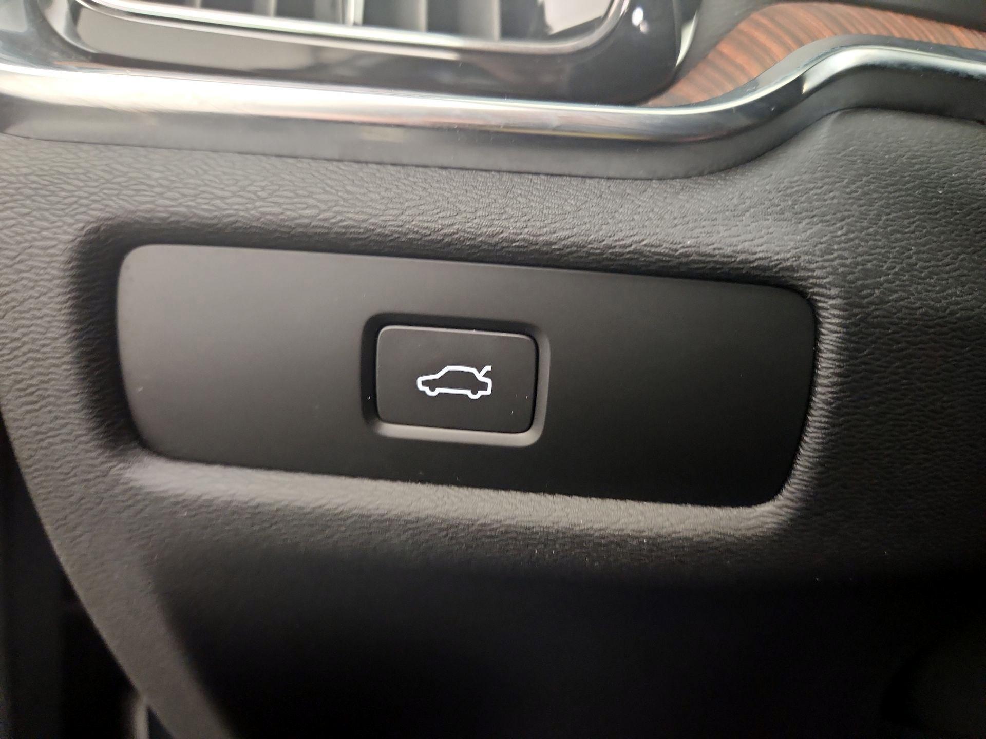 Thumbnail: 2024 Volvo S60 - 13