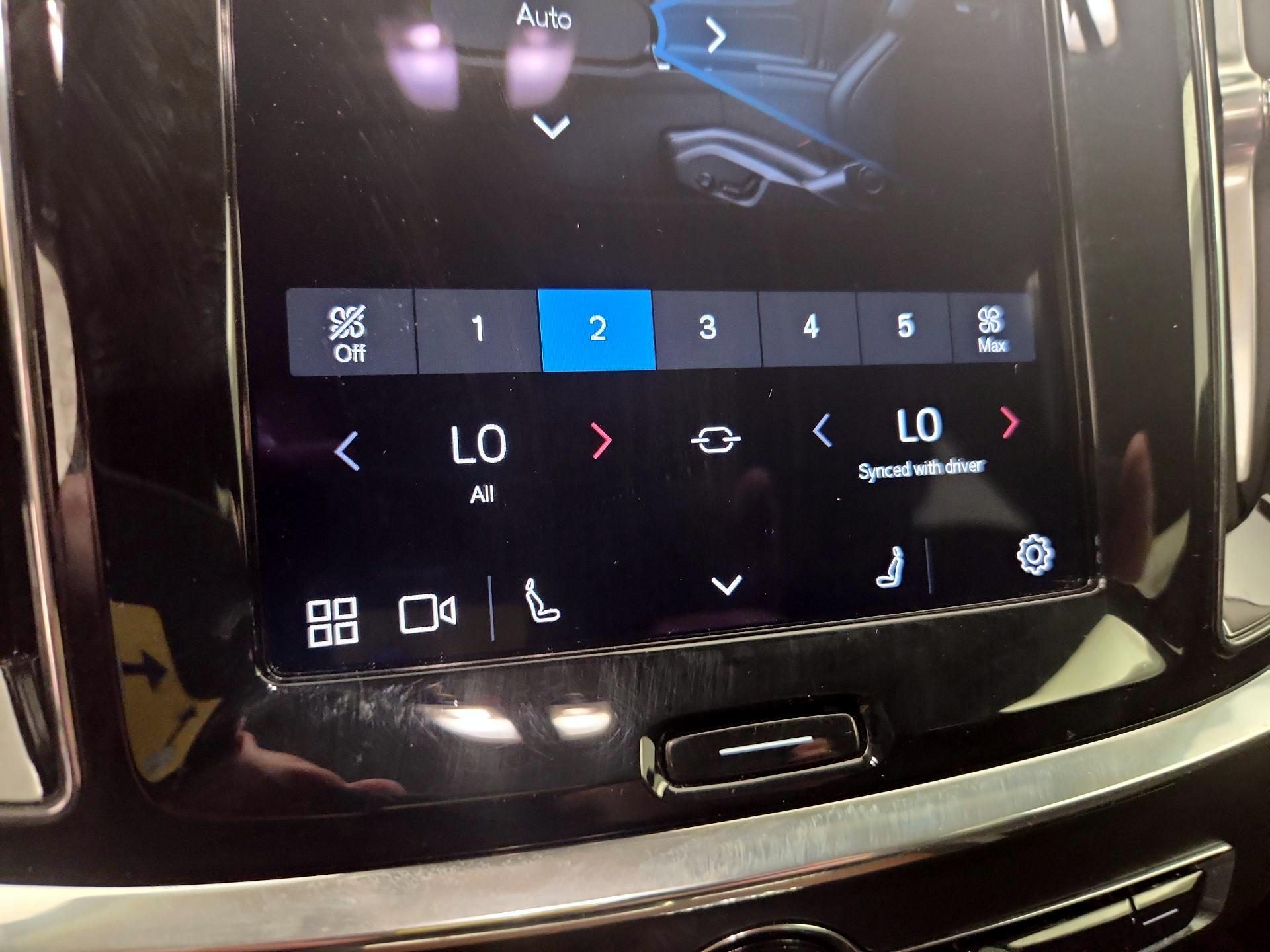 Thumbnail: 2024 Volvo S60 - 17