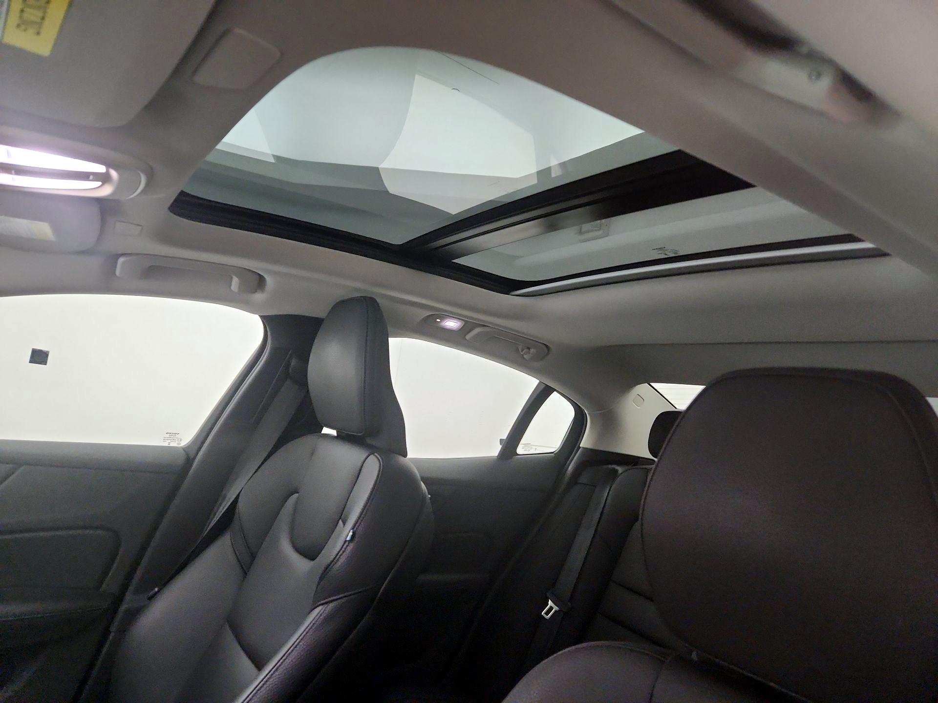 Thumbnail: 2024 Volvo S60 - 20