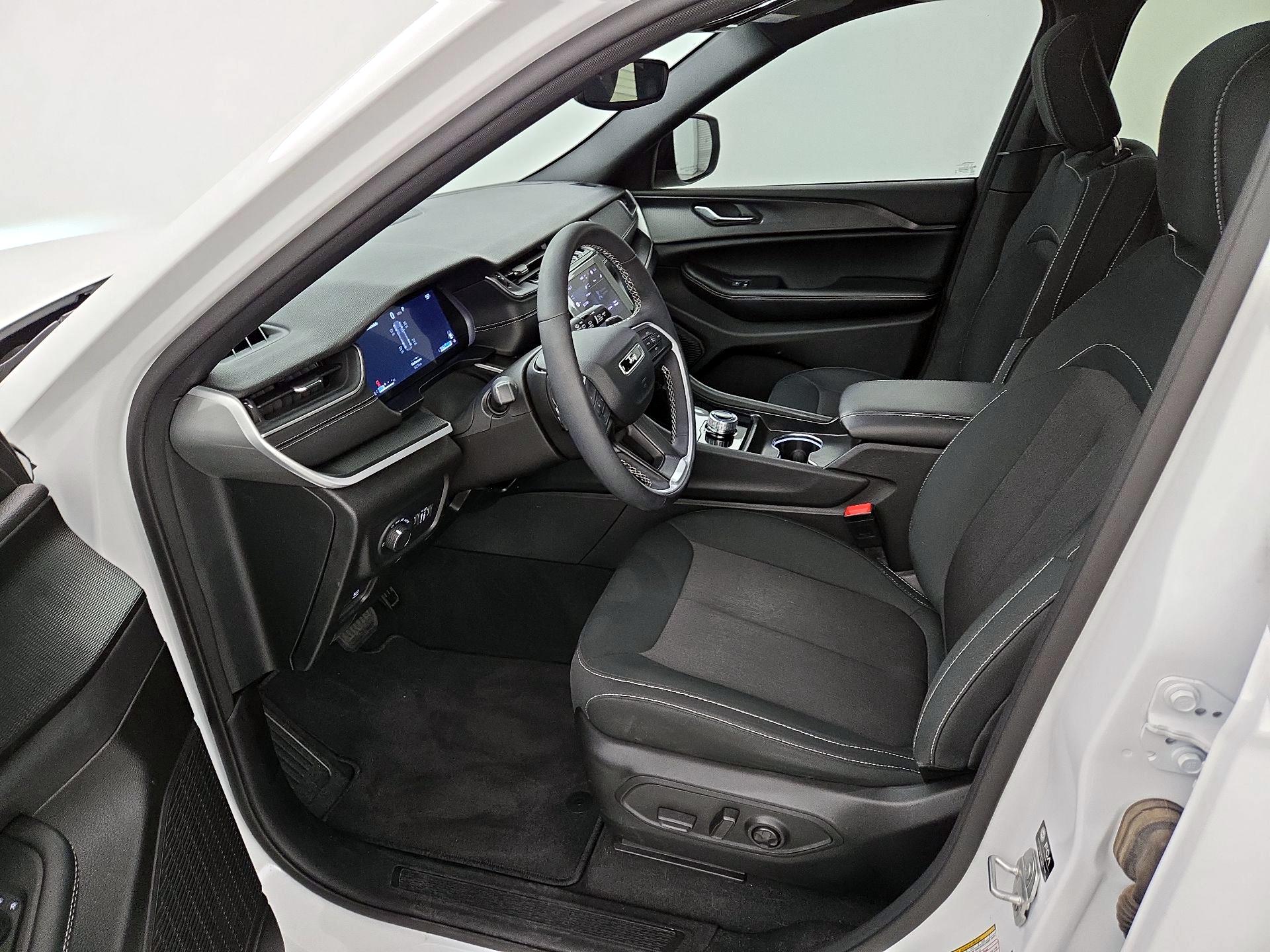 Thumbnail: 2024 Jeep Grand Cherokee - 11