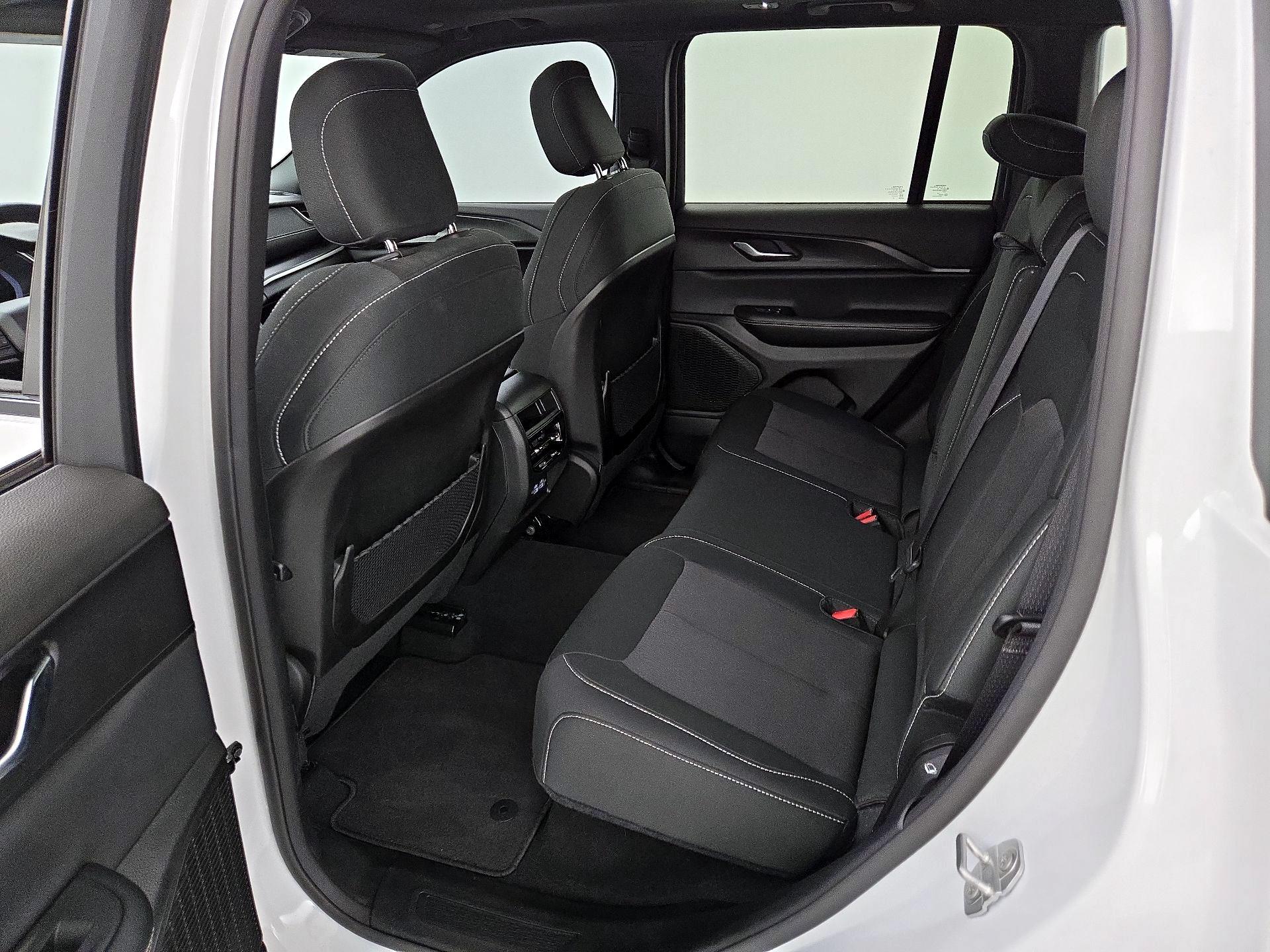 Thumbnail: 2024 Jeep Grand Cherokee - 20