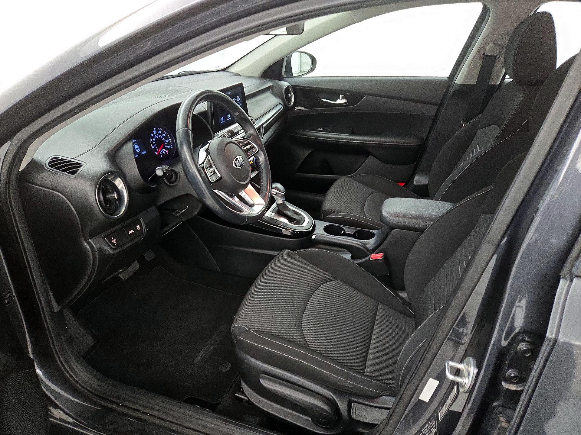 Thumbnail: 2019 Kia Forte - 11