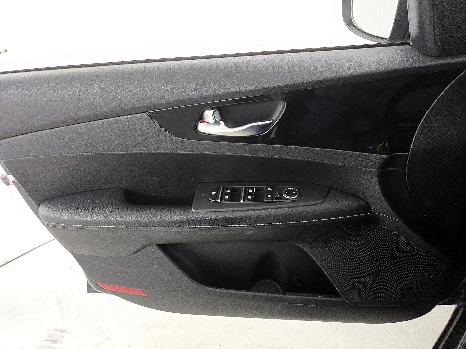 Thumbnail: 2019 Kia Forte - 12